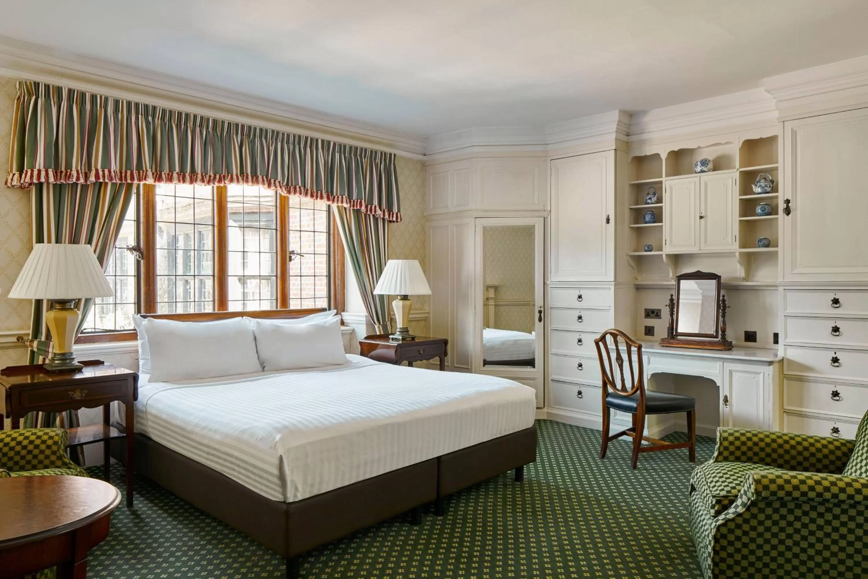 Photo of the whole room, Bed in Hanbury Manor Marriott Hotel & Country Club