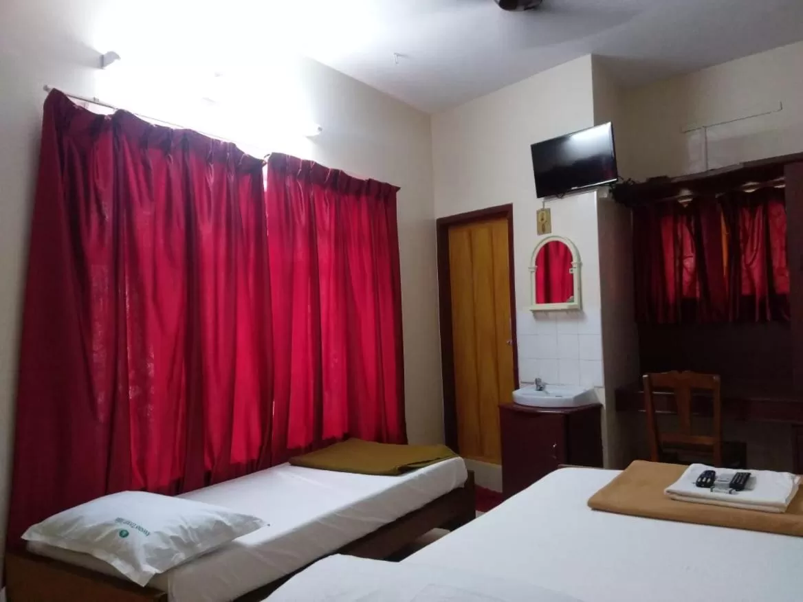 Bed in Anandan Tourist Home