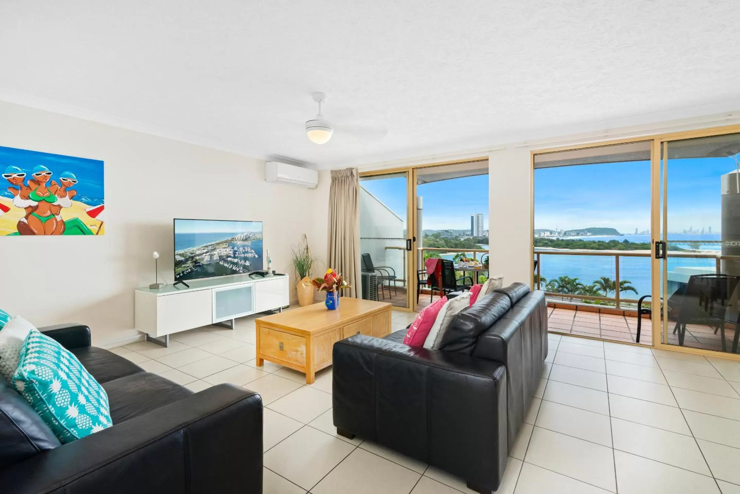 Three-Bedroom Apartment in Little Cove Currumbin Three-Bedroom Apartment in Little Cove Currumbin