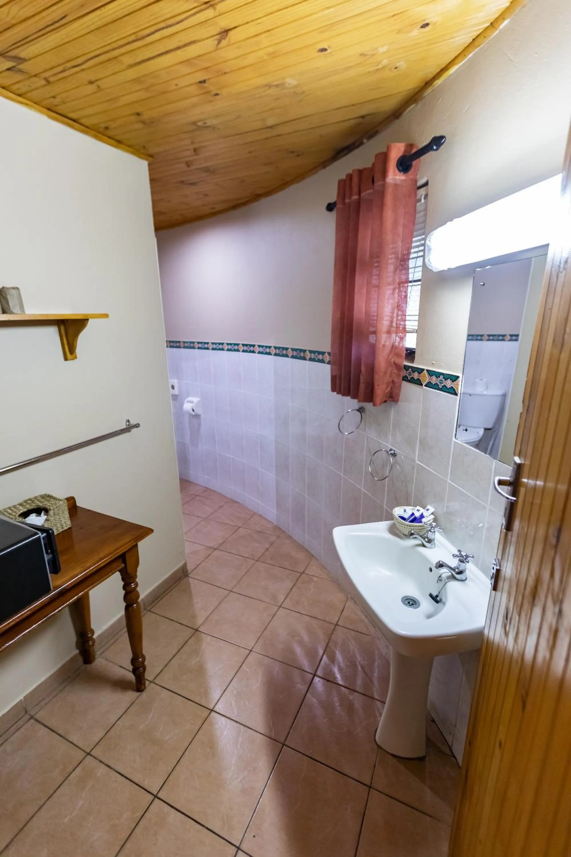 Bathroom in Gooderson DumaZulu Lodge