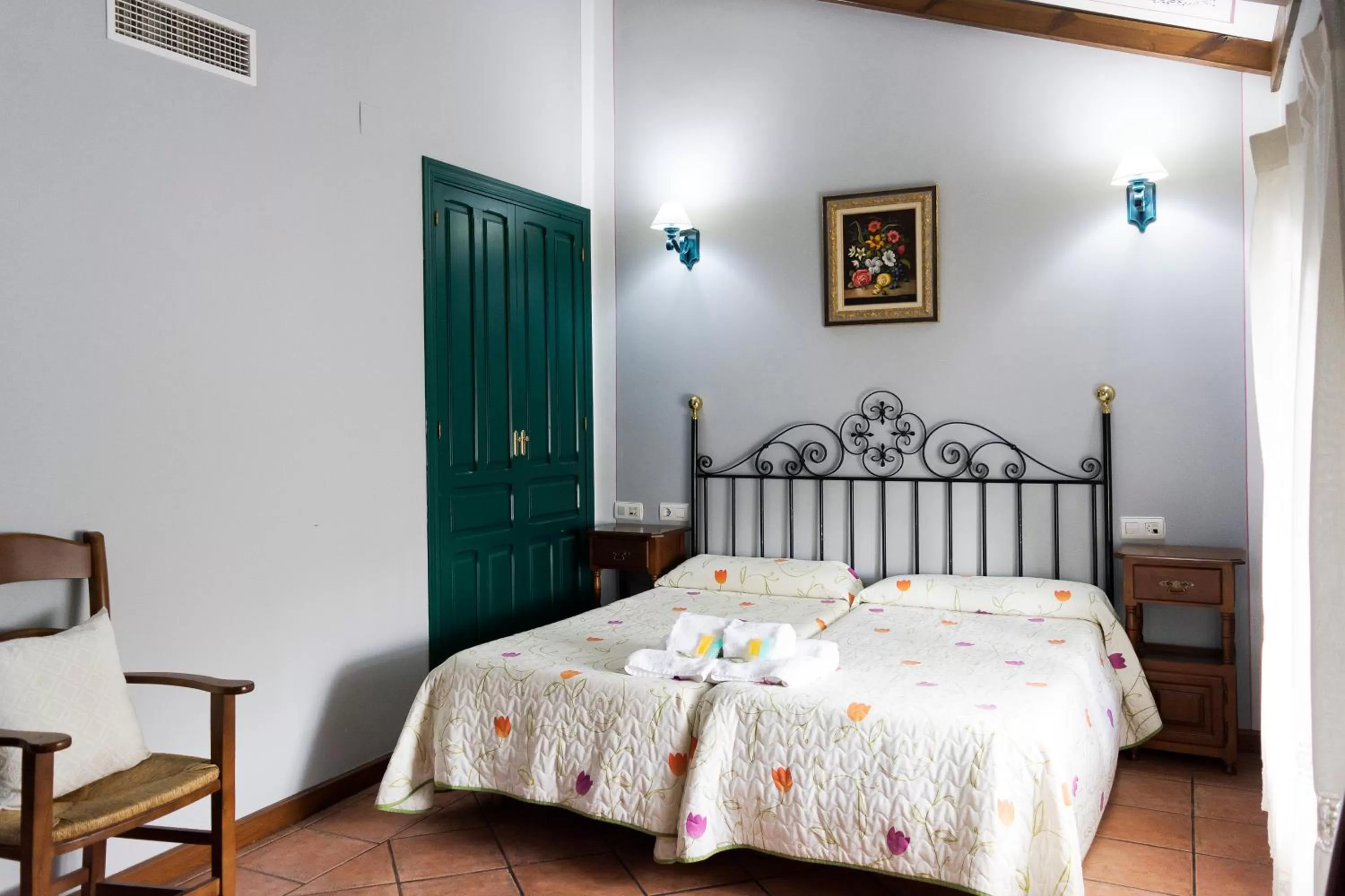 Photo of the whole room, Bed in Hospedium Hotel Rural Soterraña