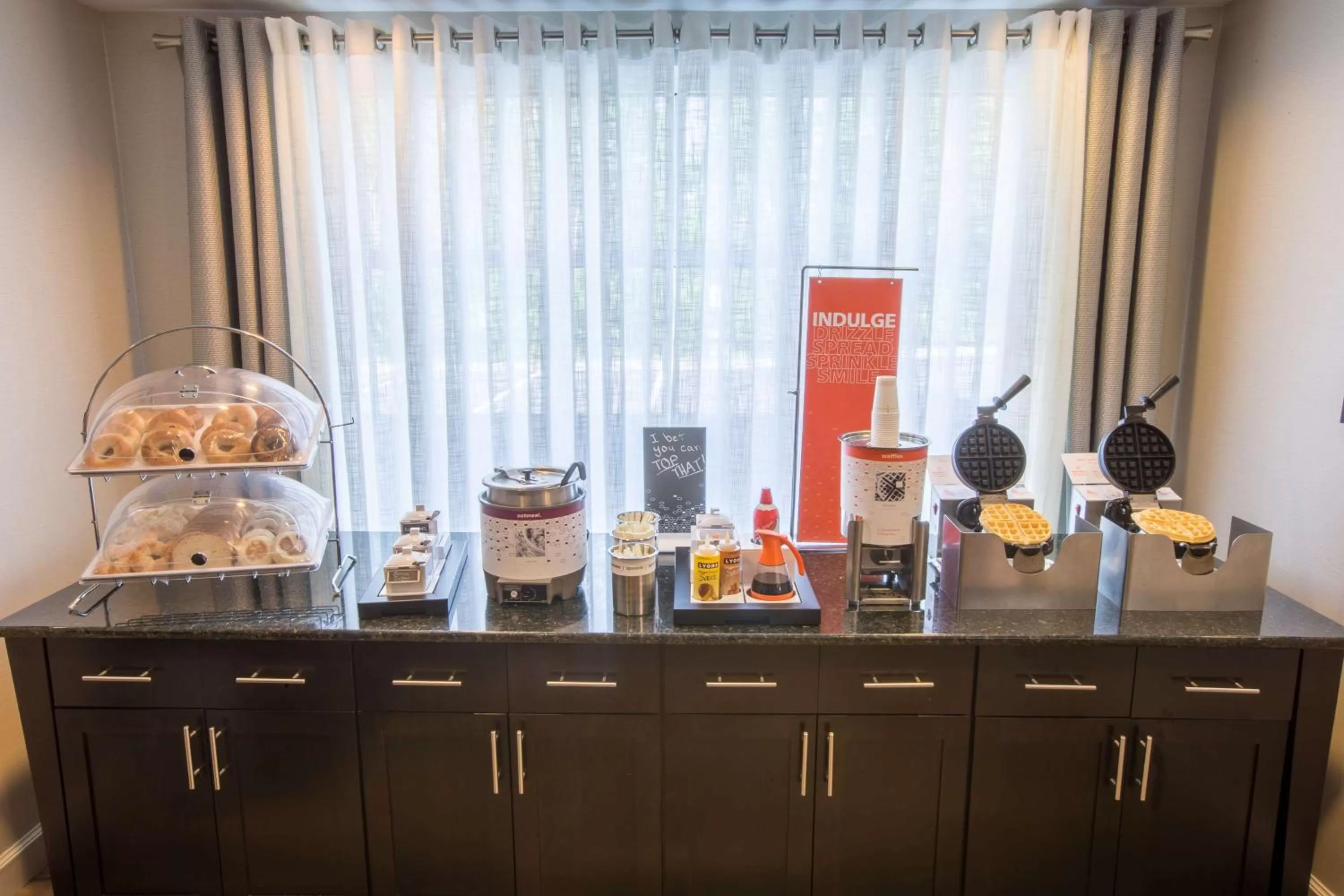Dining area in Hampton Inn & Suites Berkshires-Lenox