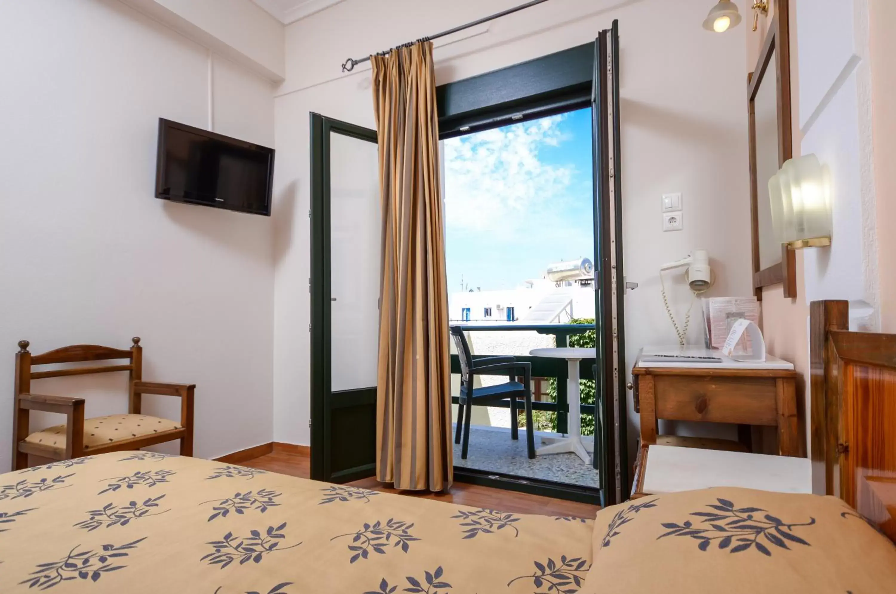 twin Room with town view in Hotel Coronis twin Room with town view in Hotel Coronis