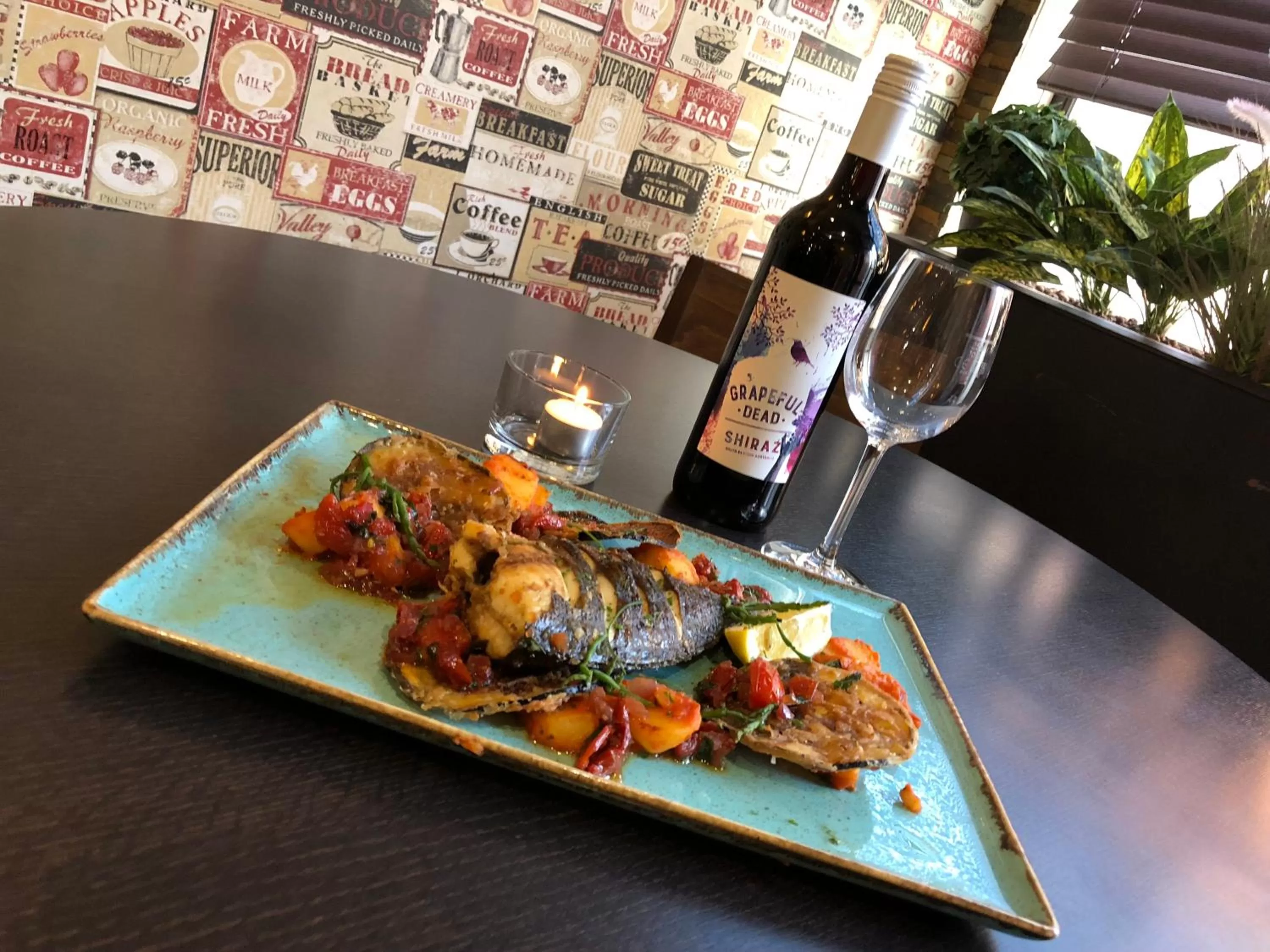 Restaurant/places to eat in Smiths Hotel