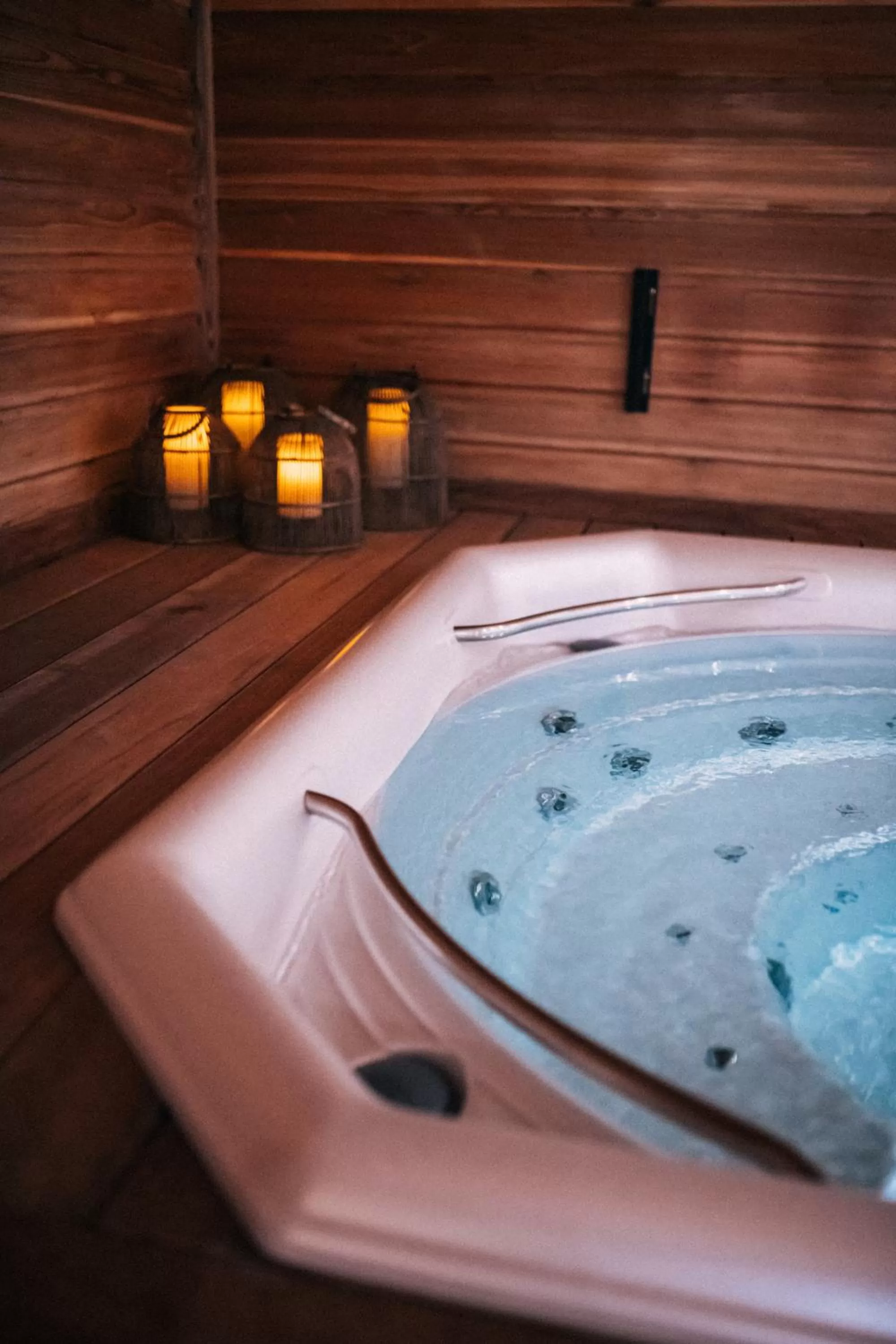 Hot Tub in Hôtel L'Arboisie