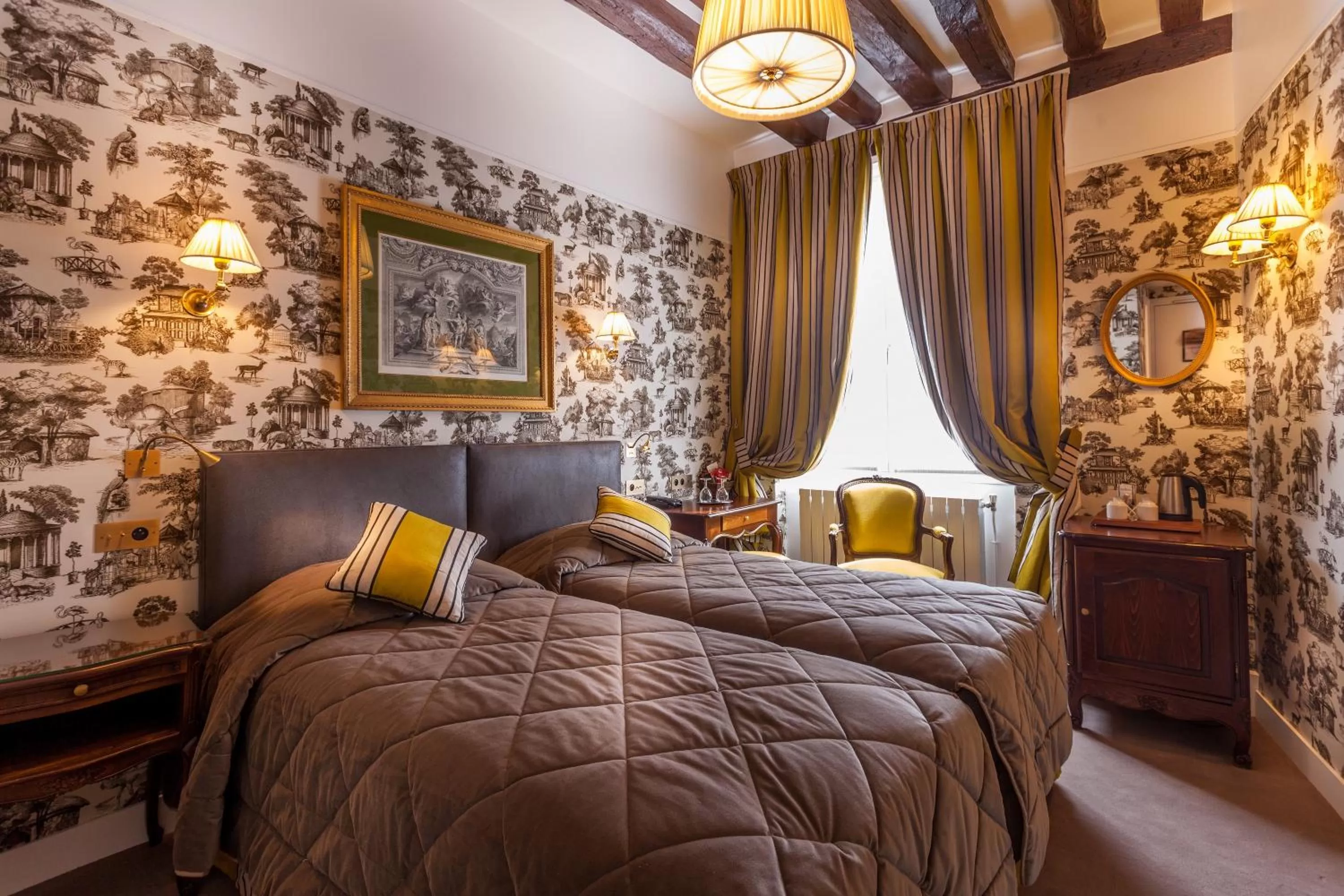 Decorative detail, Bed in Grand Hôtel de L'Univers Saint-Germain