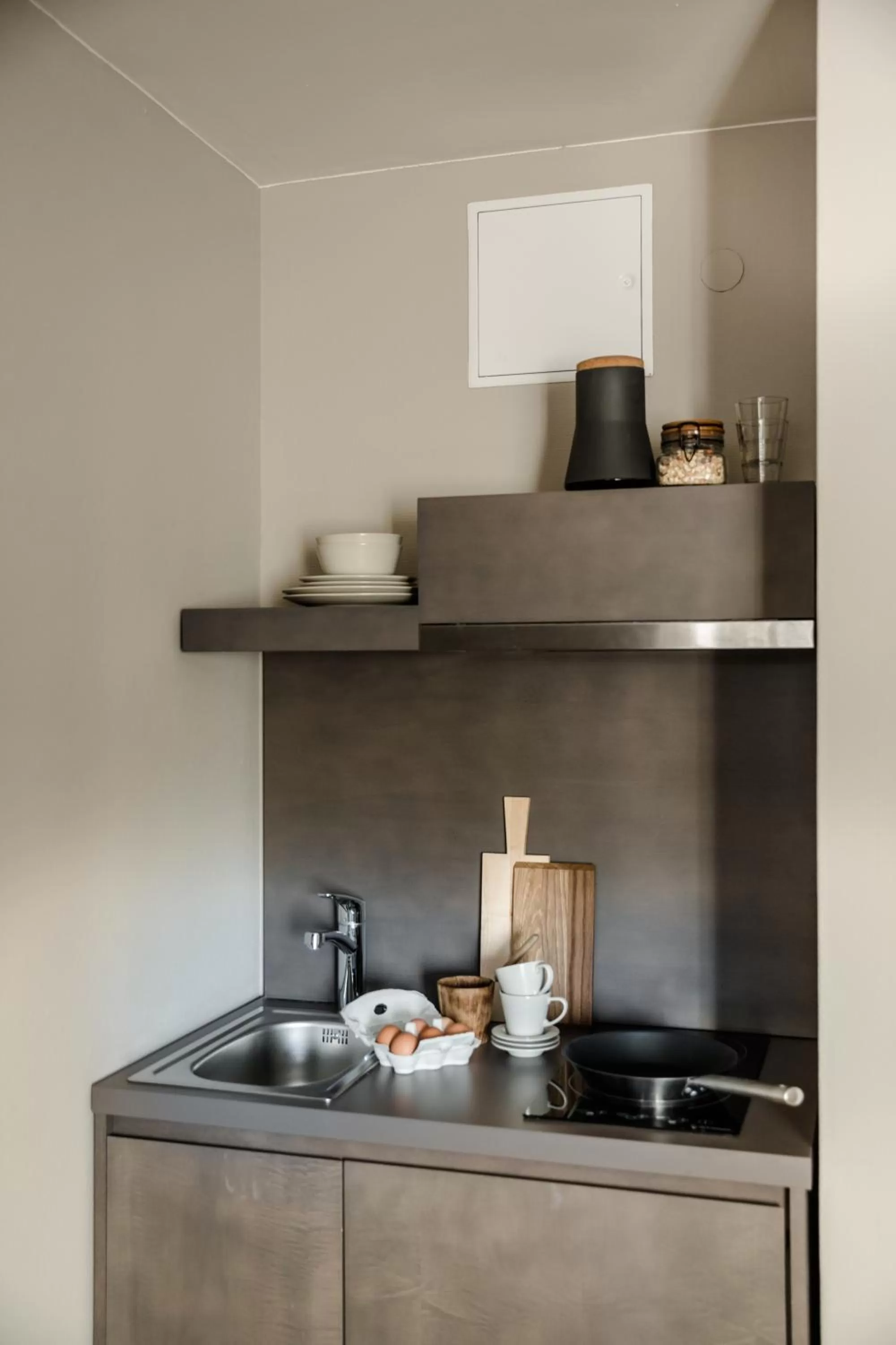 Kitchen or kitchenette in Bold Hotel Frankfurt Messe