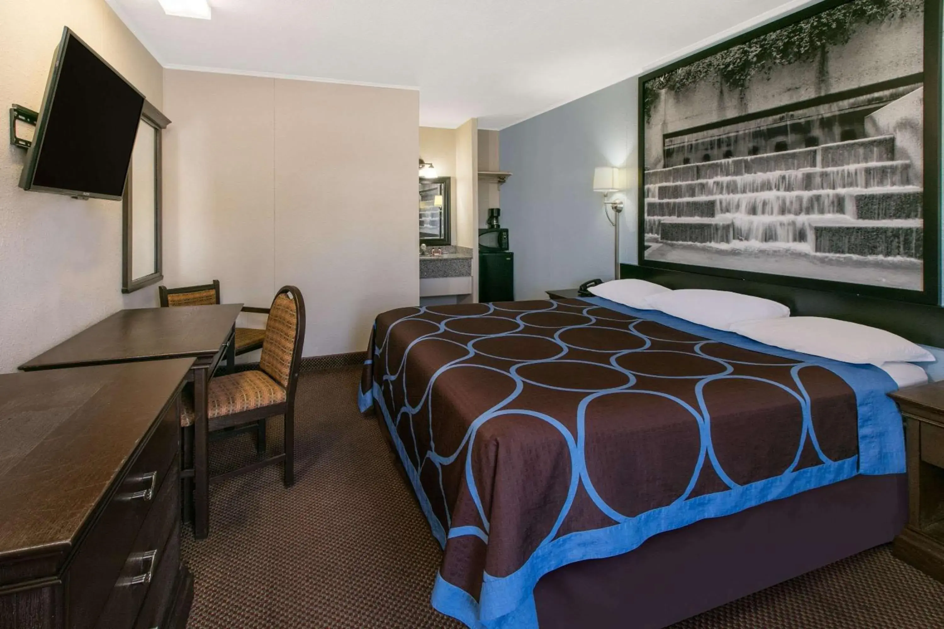 King Room - Smoking in Super 8 by Wyndham Lubbock Civic Center North King Room - Smoking in Super 8 by Wyndham Lubbock Civic Center North