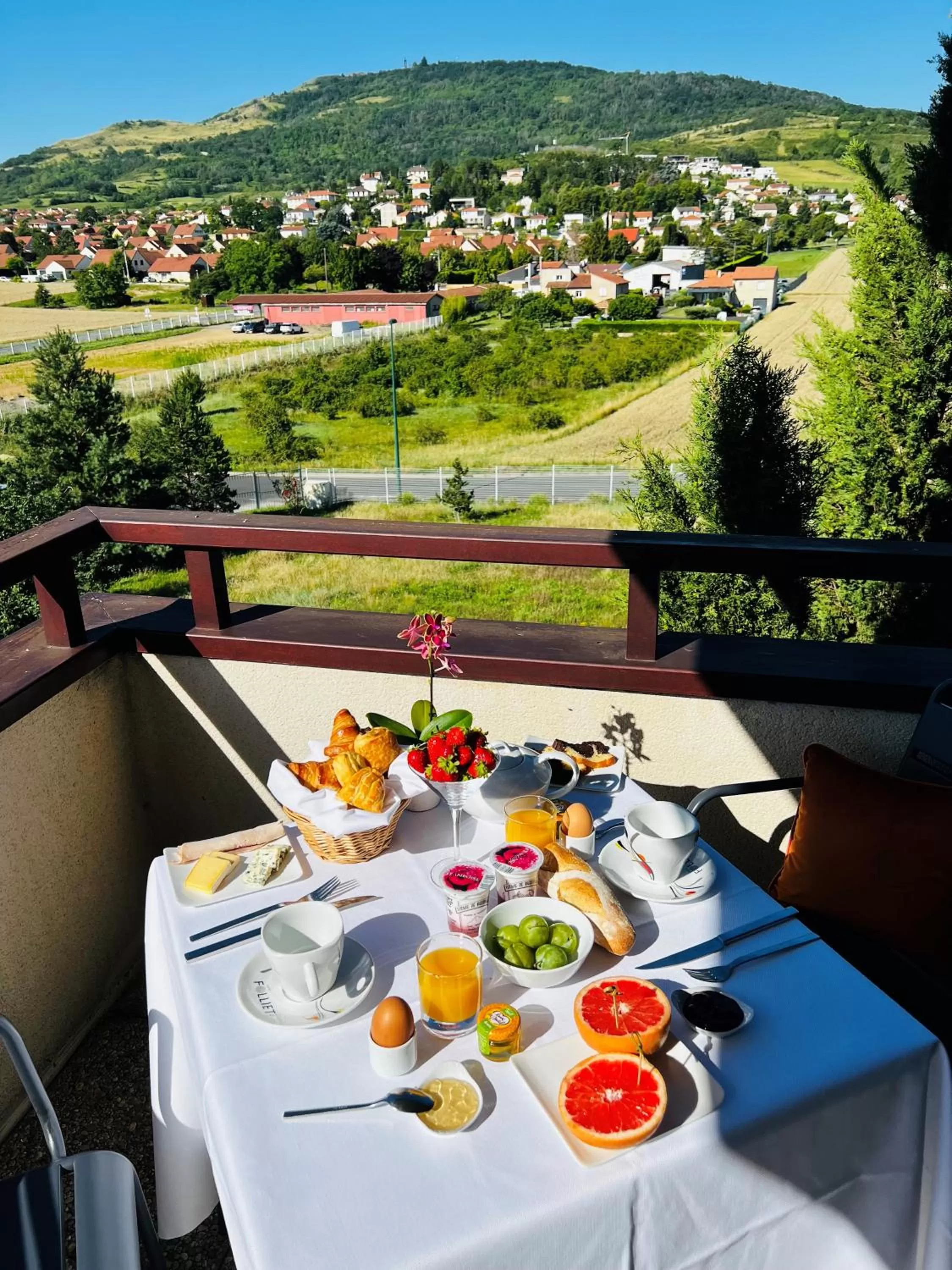 Breakfast in Best Western Plus Hôtel Gergovie