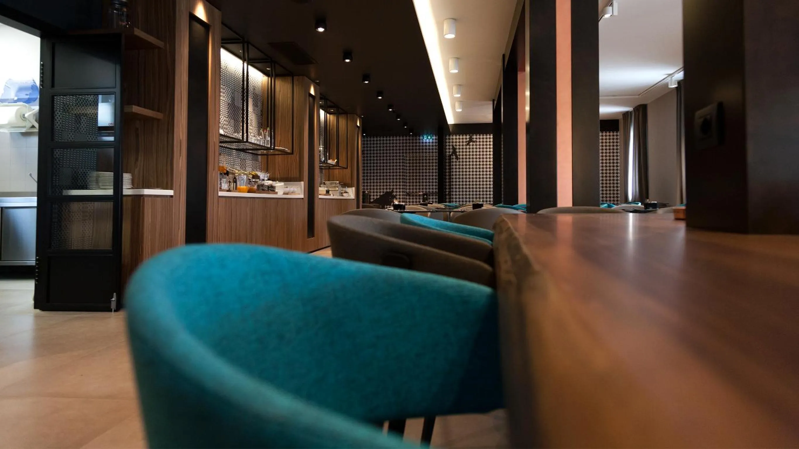 Lounge or bar in G Hotel Pescara