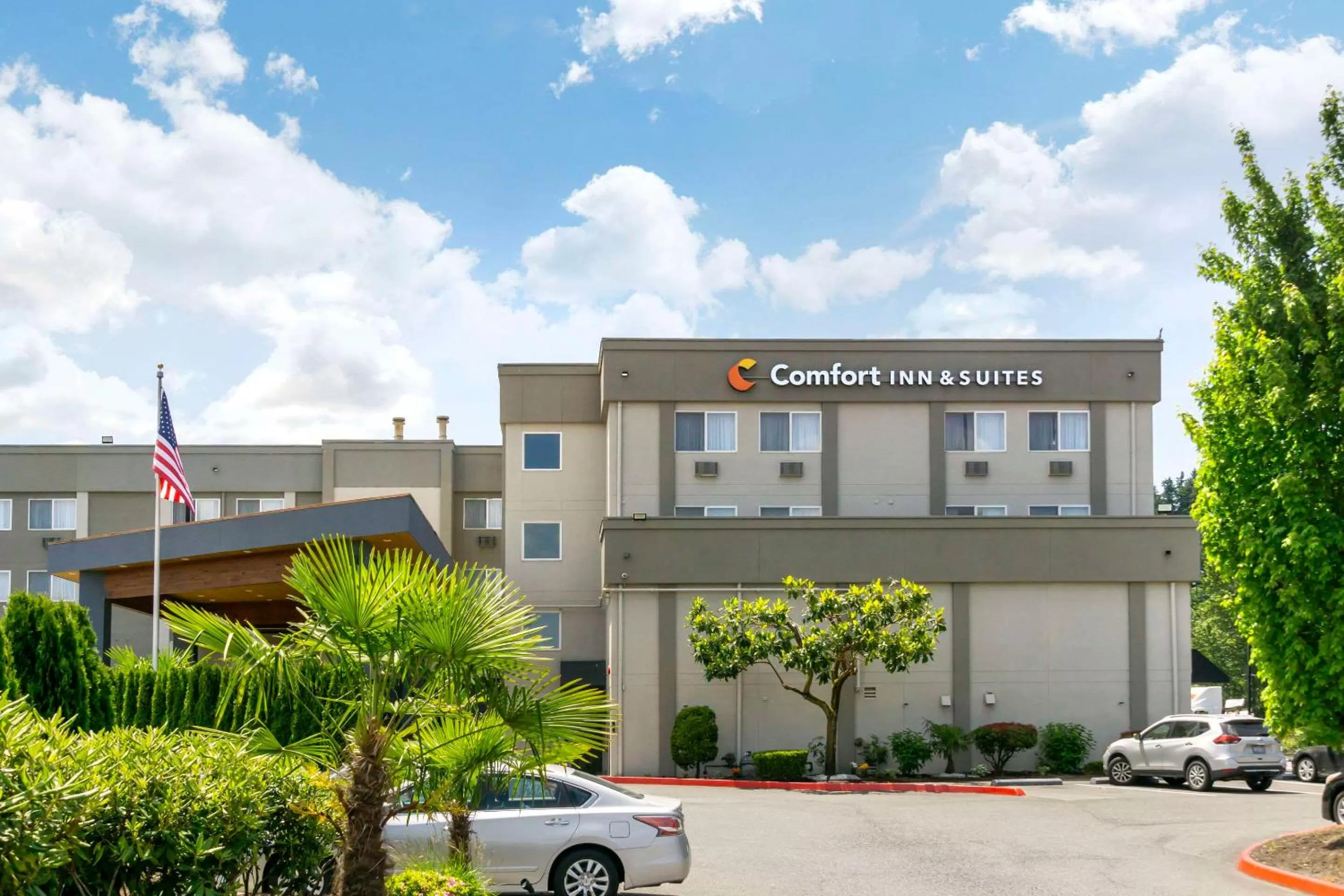Property building in Comfort Inn & Suites Pacific - Auburn