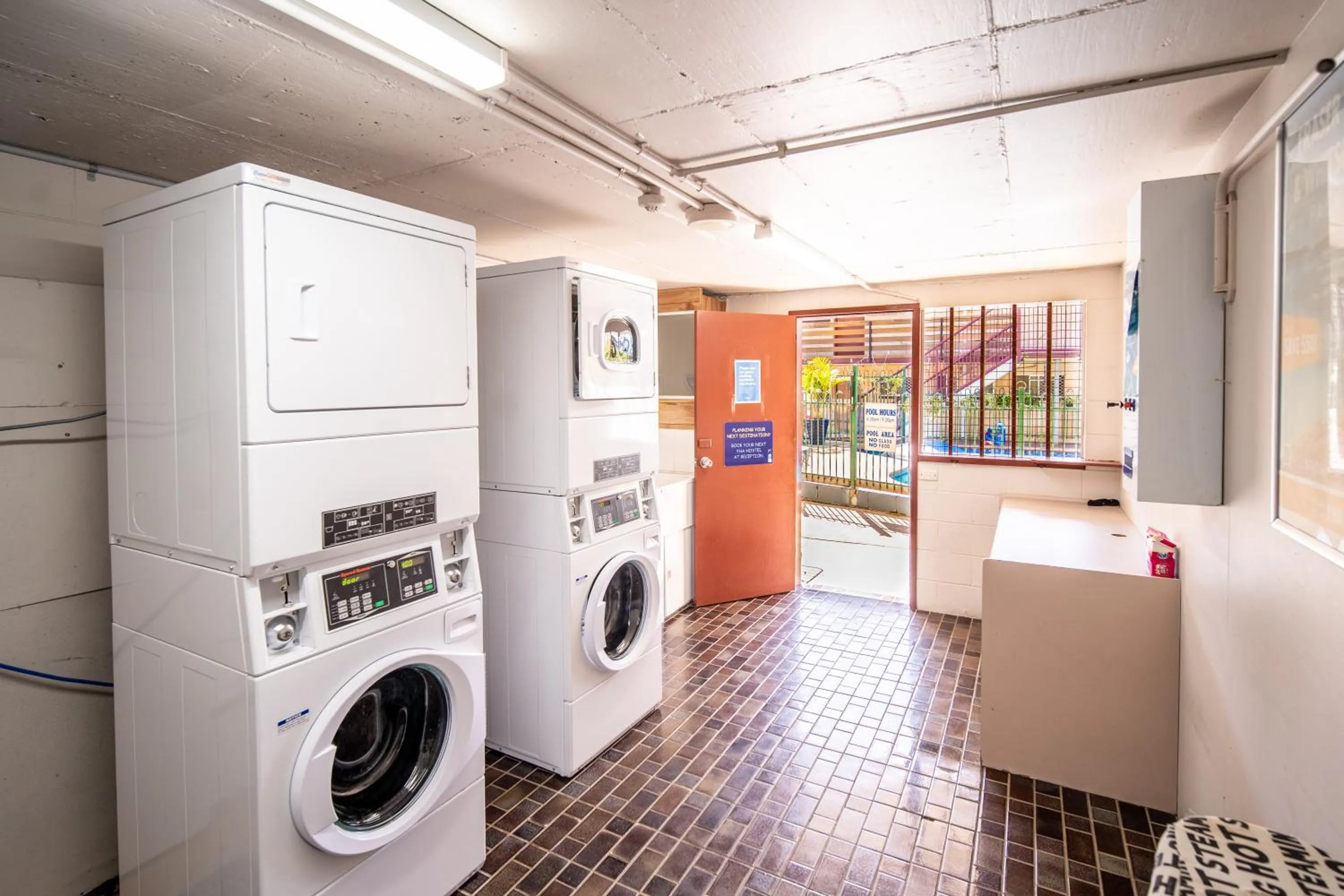 Kitchen/Kitchenette in Airlie Beach YHA