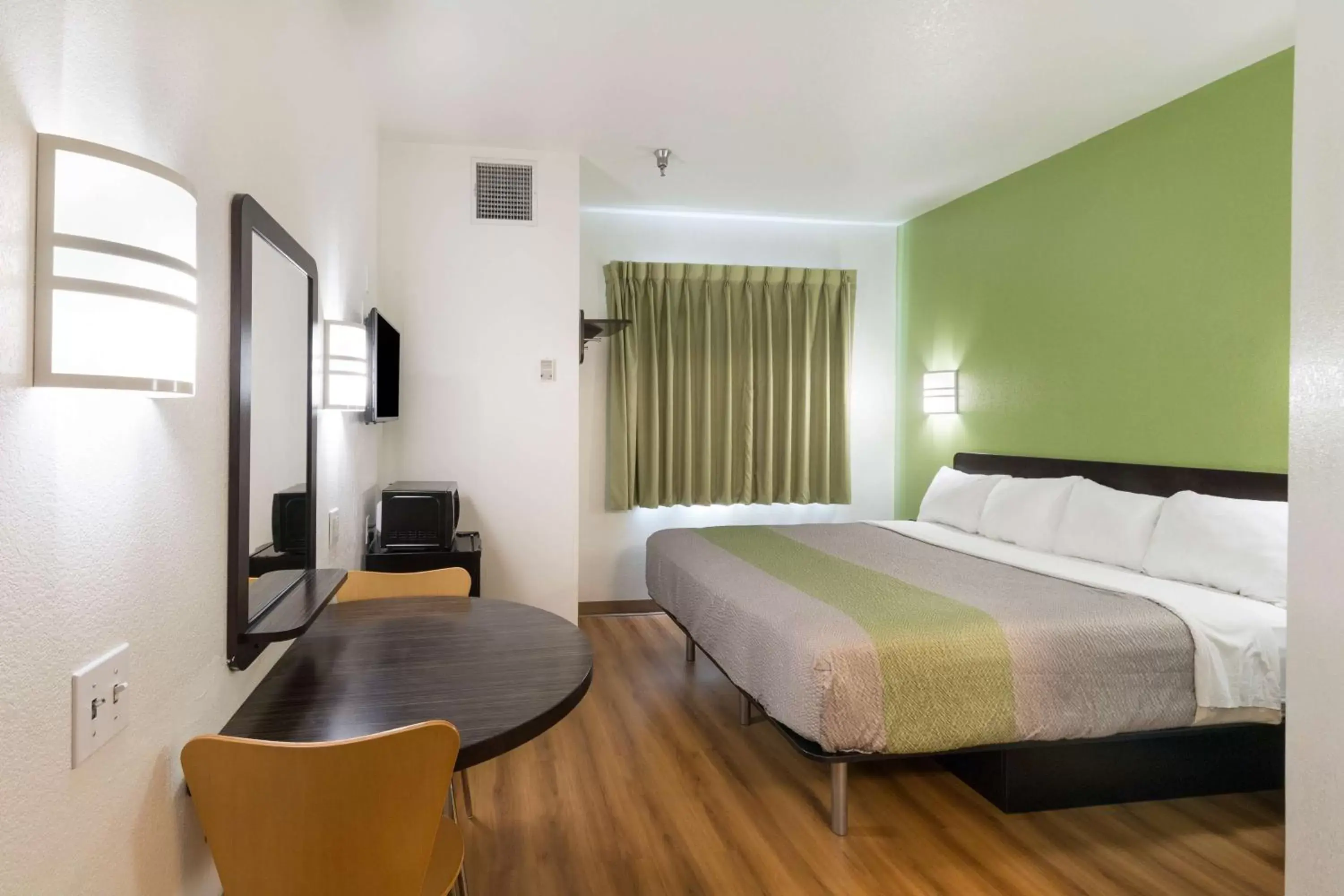 Queen Room - Disability Access - Roll in Shower in Motel 6-Hillsboro, TX Queen Room - Disability Access - Roll in Shower in Motel 6-Hillsboro, TX