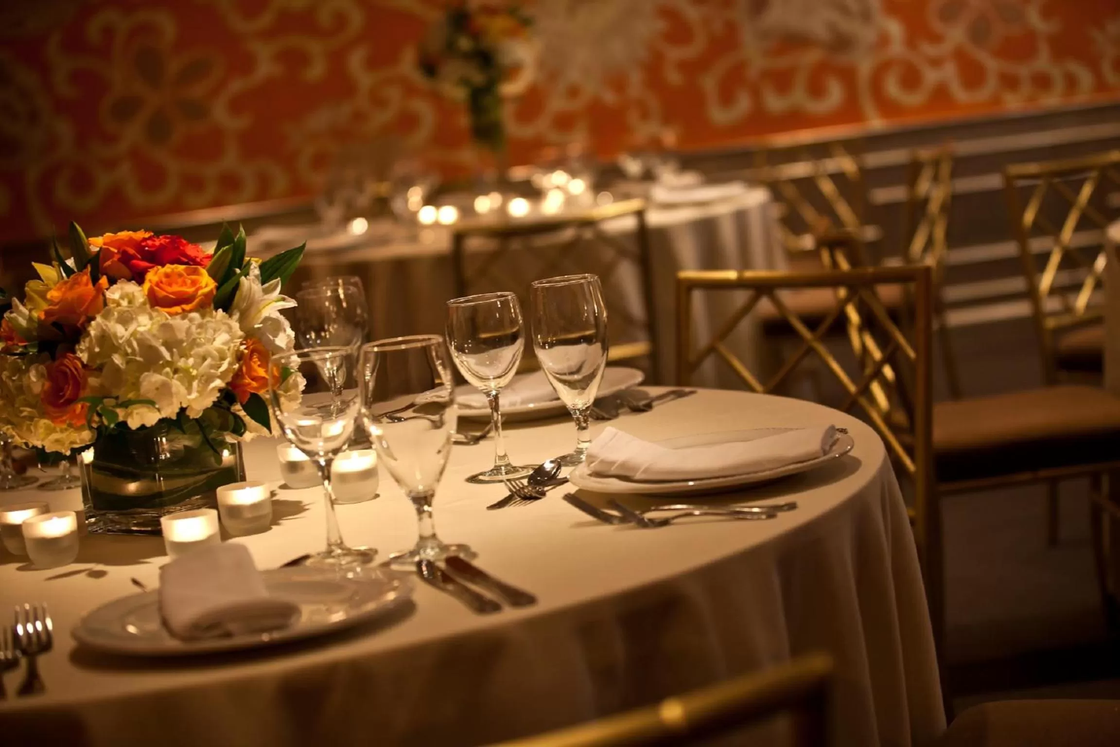 Restaurant/places to eat in Hotel Lombardy