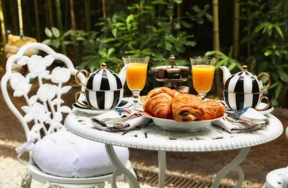 King Studio with Sofa Bed in Luxe et sérénité au cœur de Saint-Tropez Suites spacieuses avec jardin enchanteur La Romana King Studio with Sofa Bed in Luxe et sérénité au cœur de Saint-Tropez Suites spacieuses avec jardin enchanteur La Romana