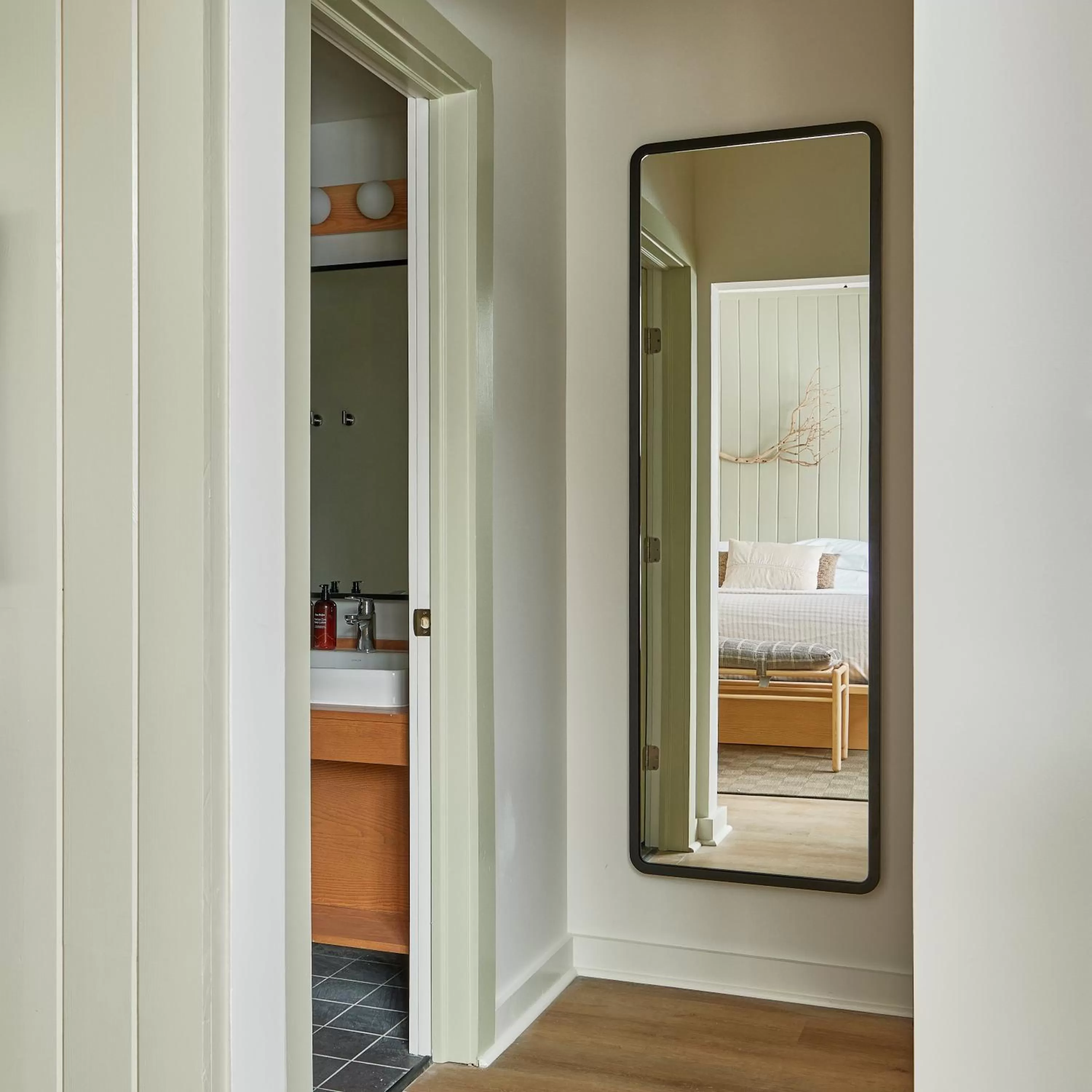 Bathroom, Bed in Bluebird Lake Placid