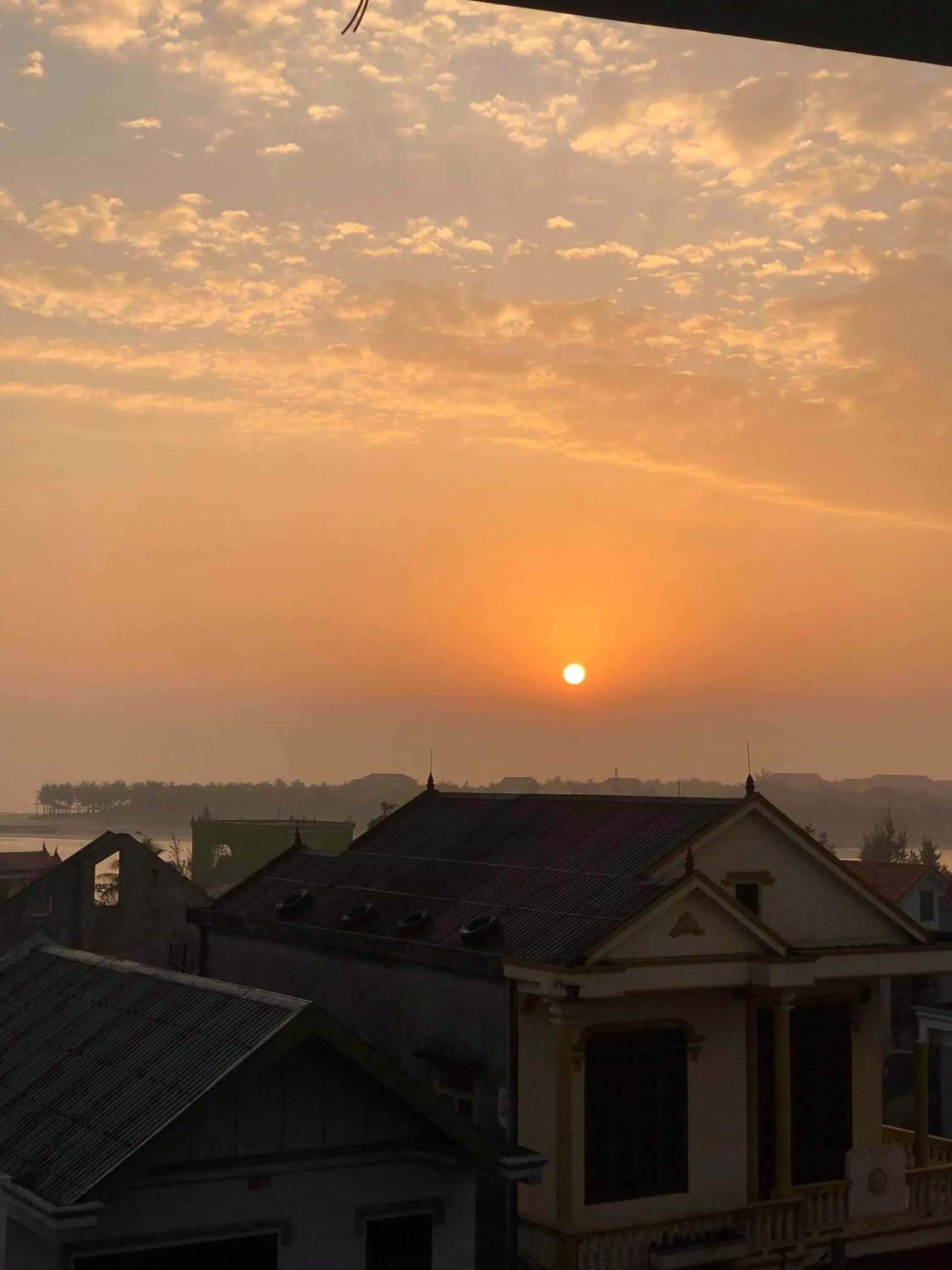 Sunrise/Sunset in Peaceful House Hostel