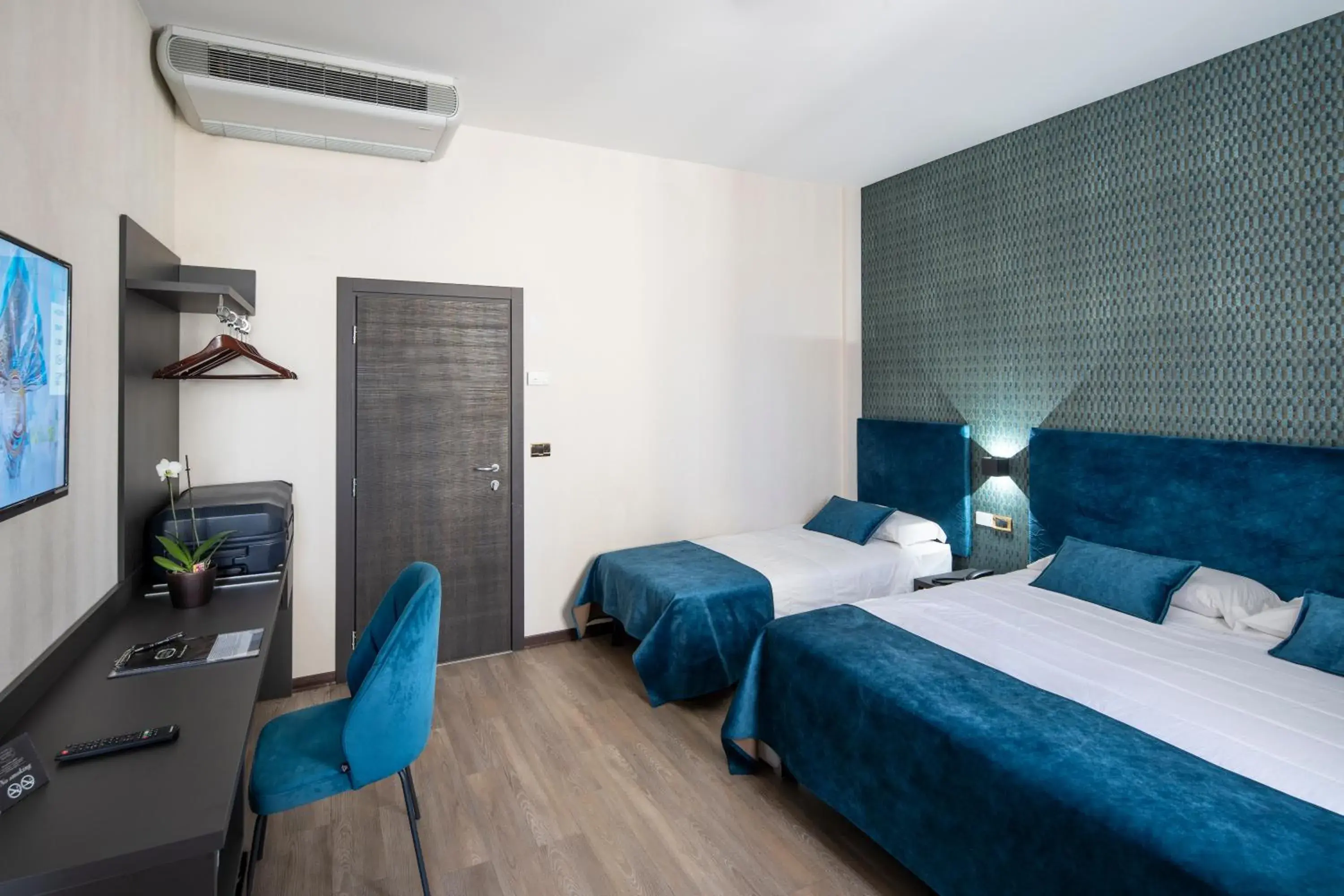 Classic Triple Room in Hotel Astoria Classic Triple Room in Hotel Astoria