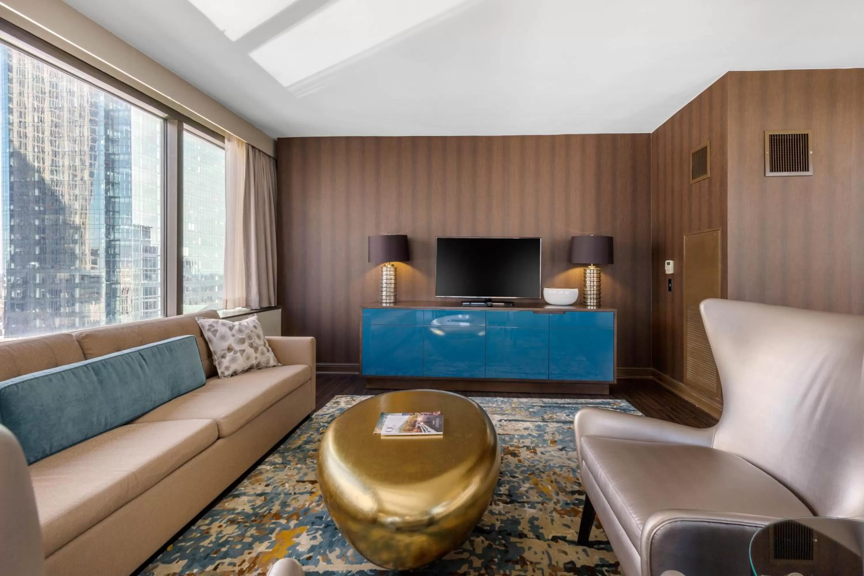 Living room in Omni Charlotte Hotel