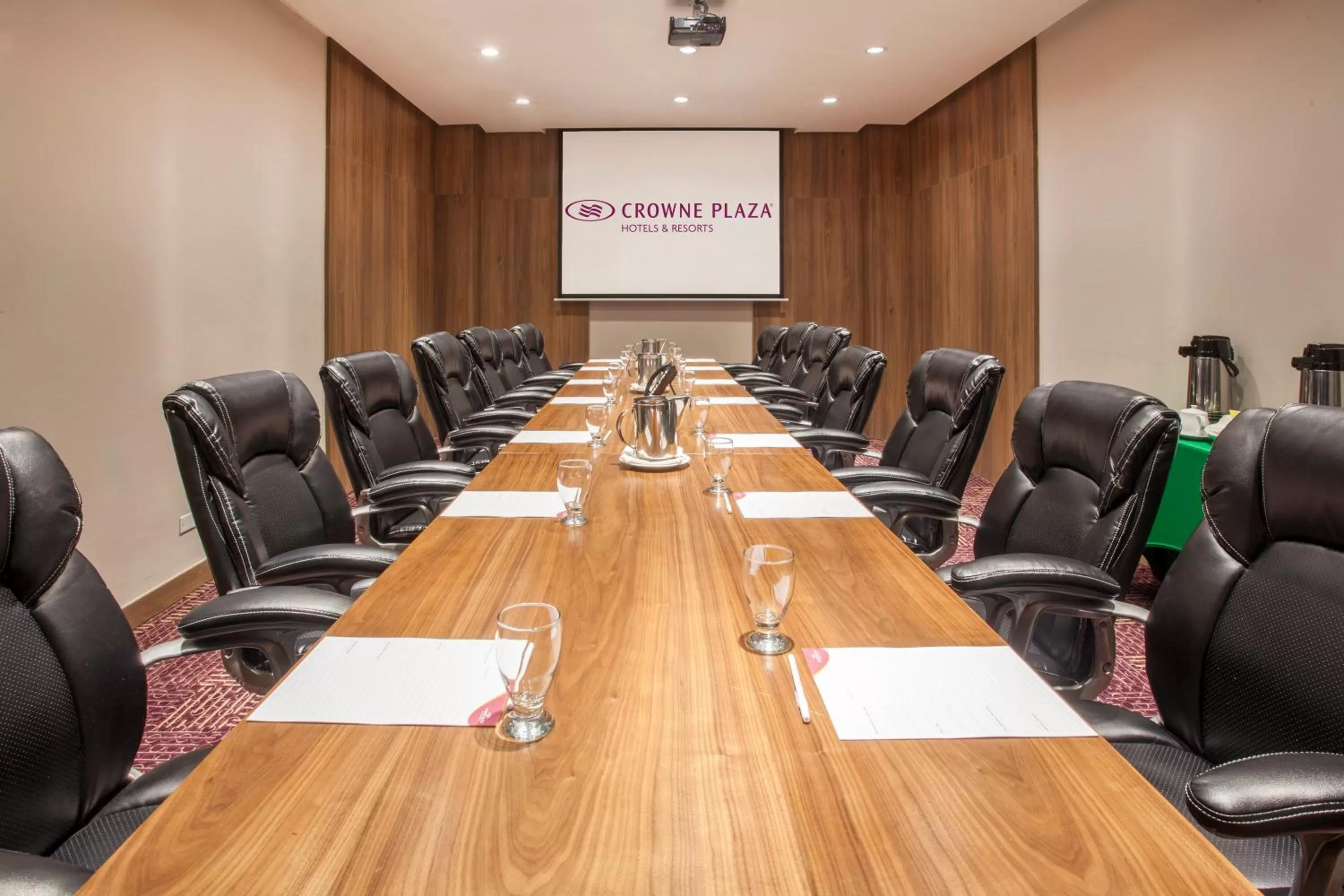 Meeting/conference room in Crowne Plaza Airport by IHG