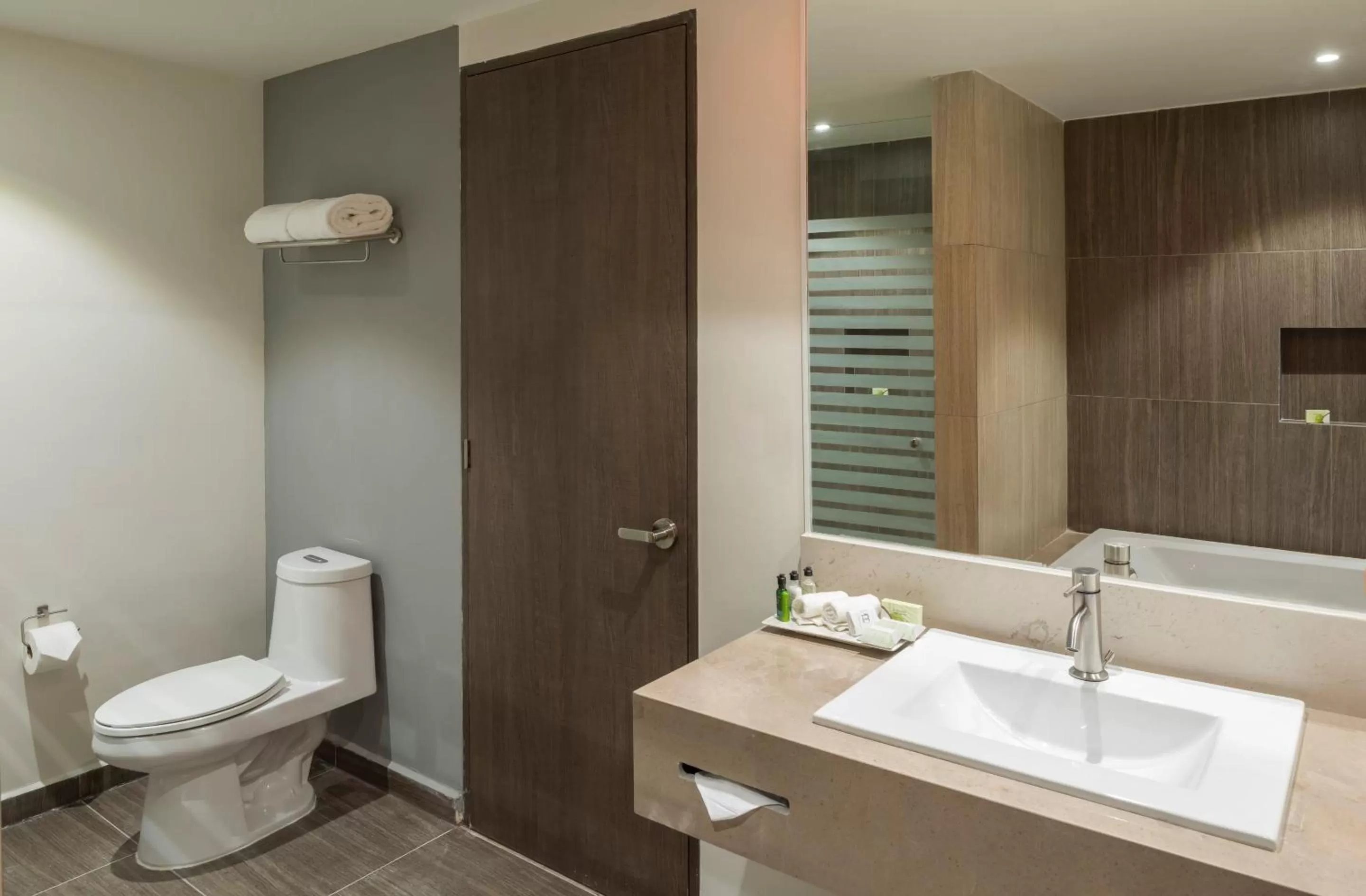 Photo of the whole room in Real Inn Celaya