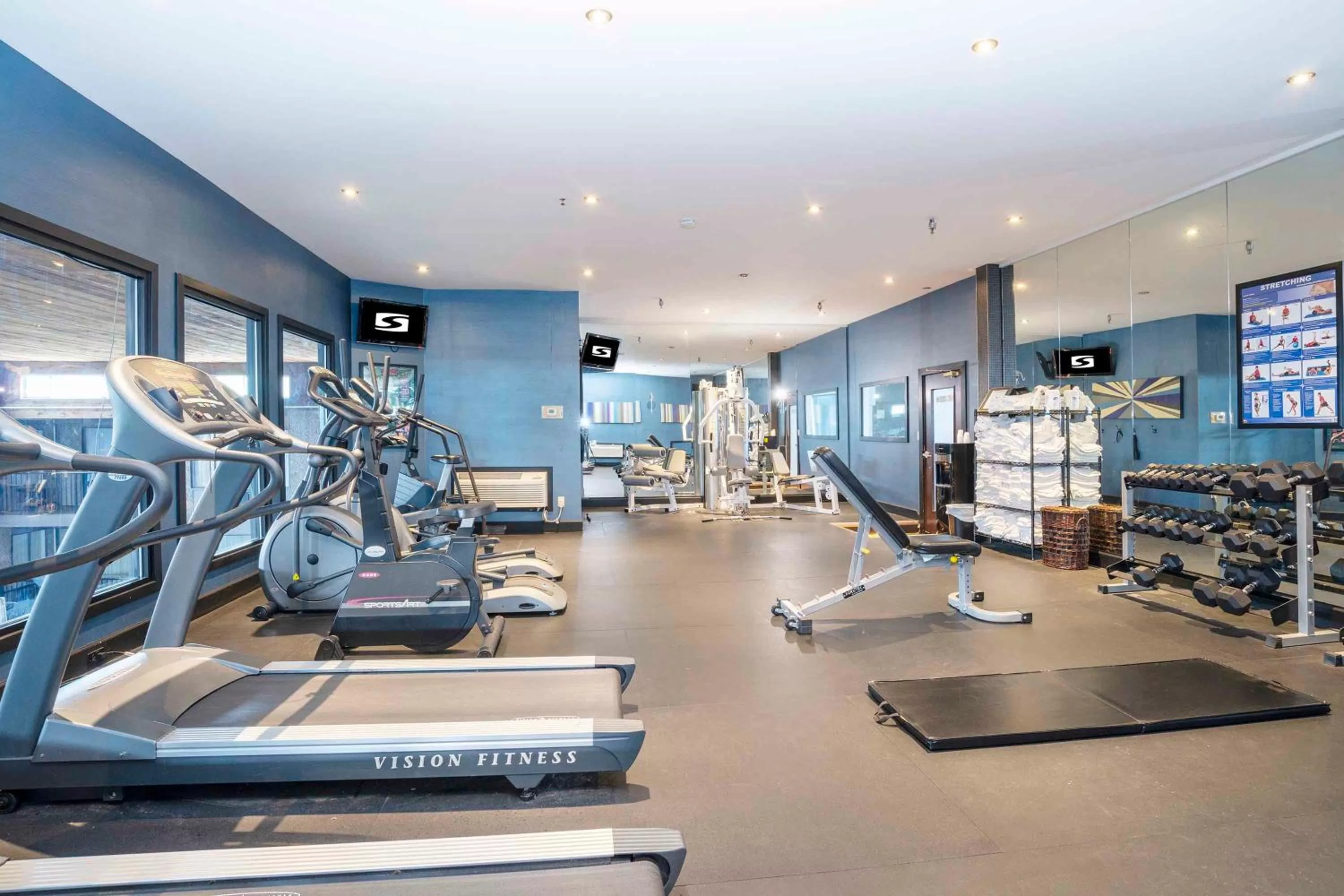 Fitness centre/facilities in Sandman Hotel & Suites Kelowna