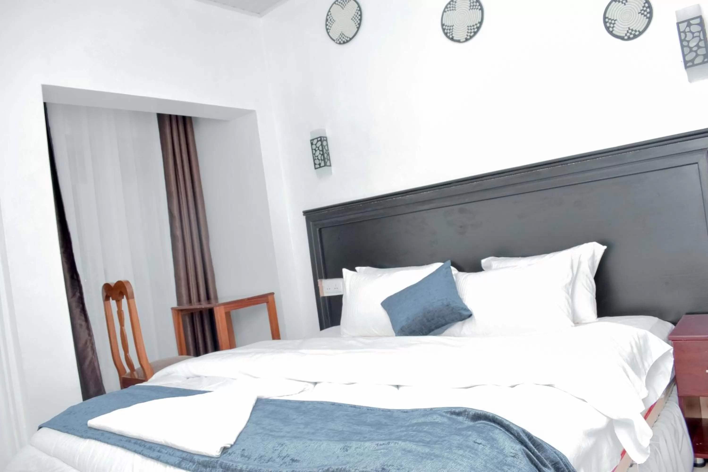 Bed in INZOZI AFRICA HOUSE B&B-Gishushu