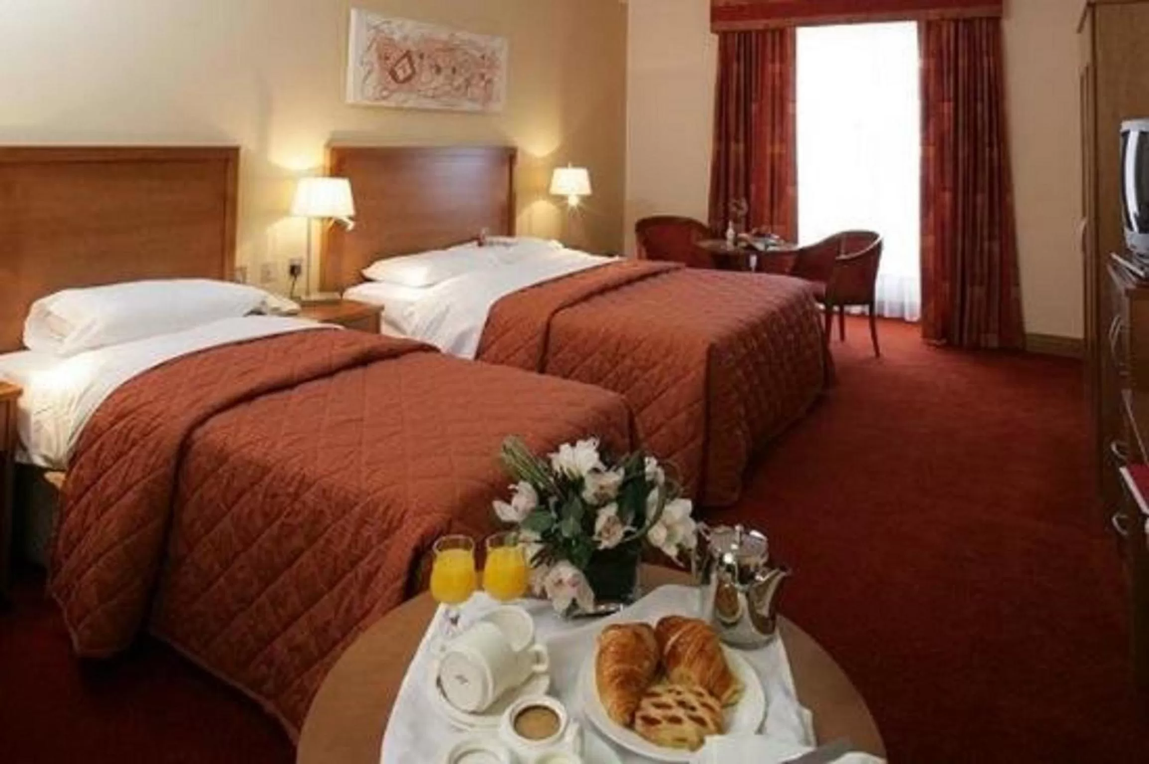 Bedroom, Bed in Lady Gregory Hotel, Leisure Club & Beauty Rooms