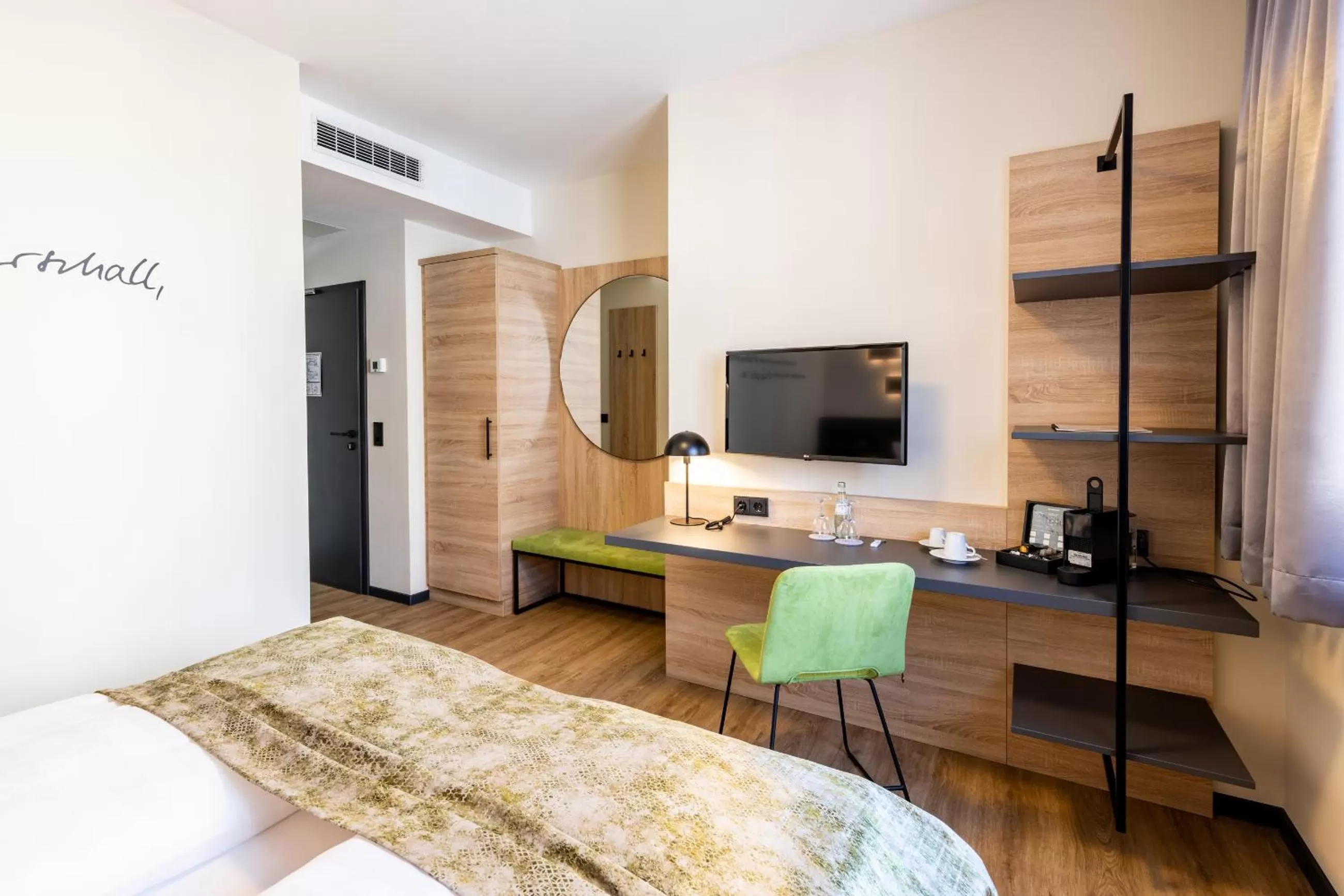 Photo of the whole room, Bed in Hotel zur Börse