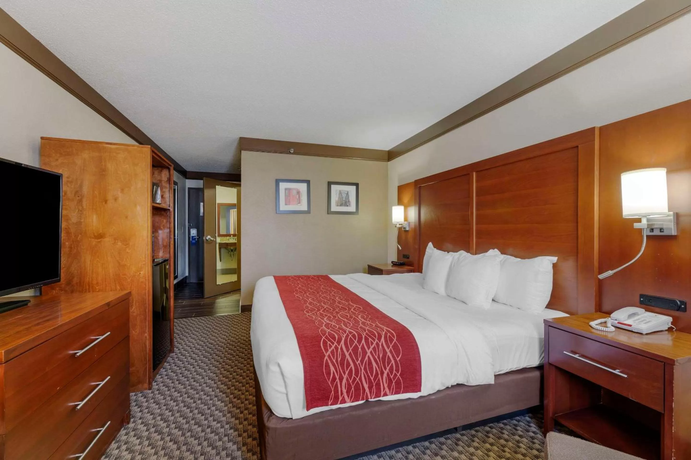 Bedroom, Bed in Comfort Inn Mount Vernon Downtown