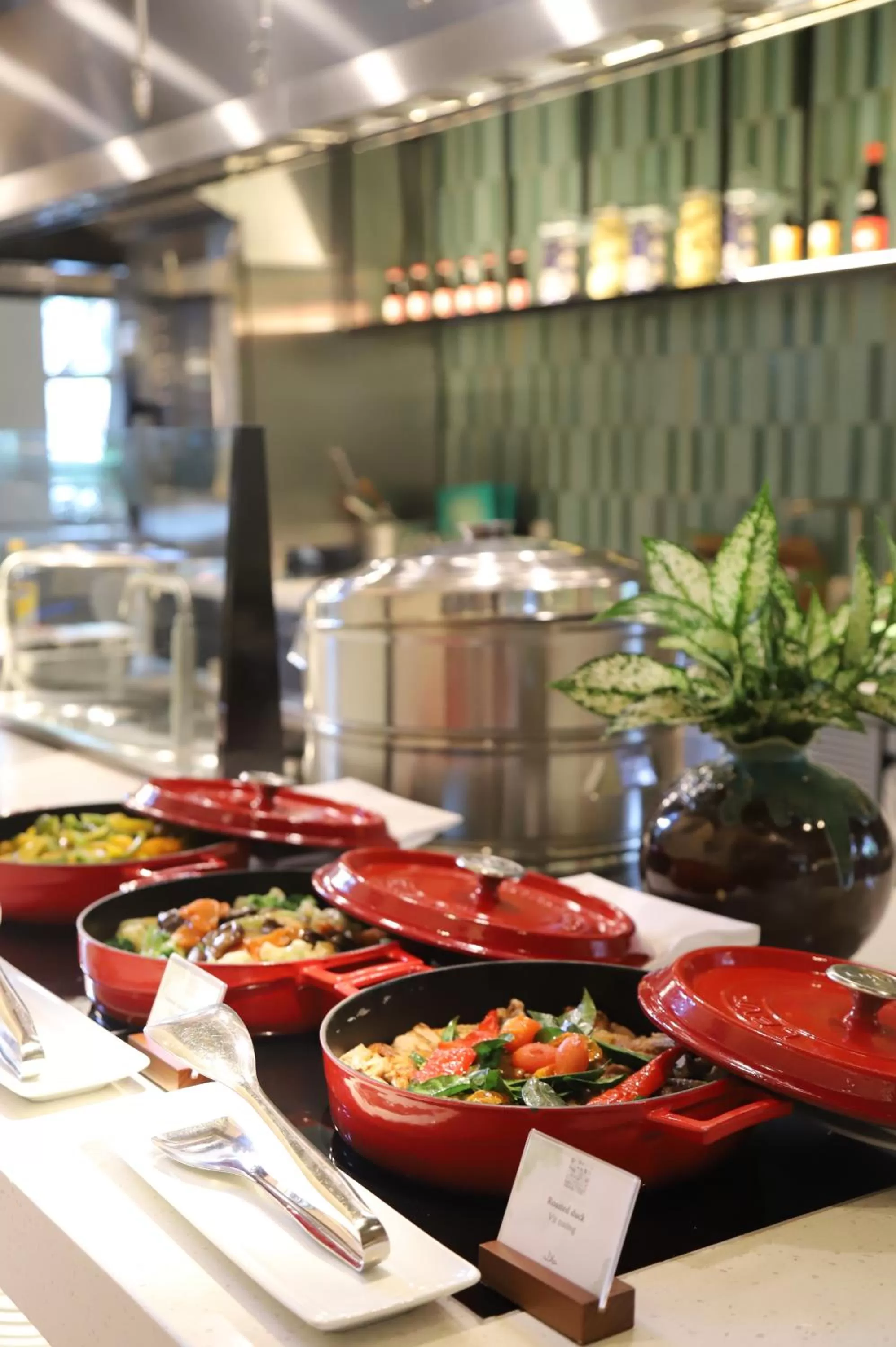 Restaurant/places to eat in Melia Hanoi