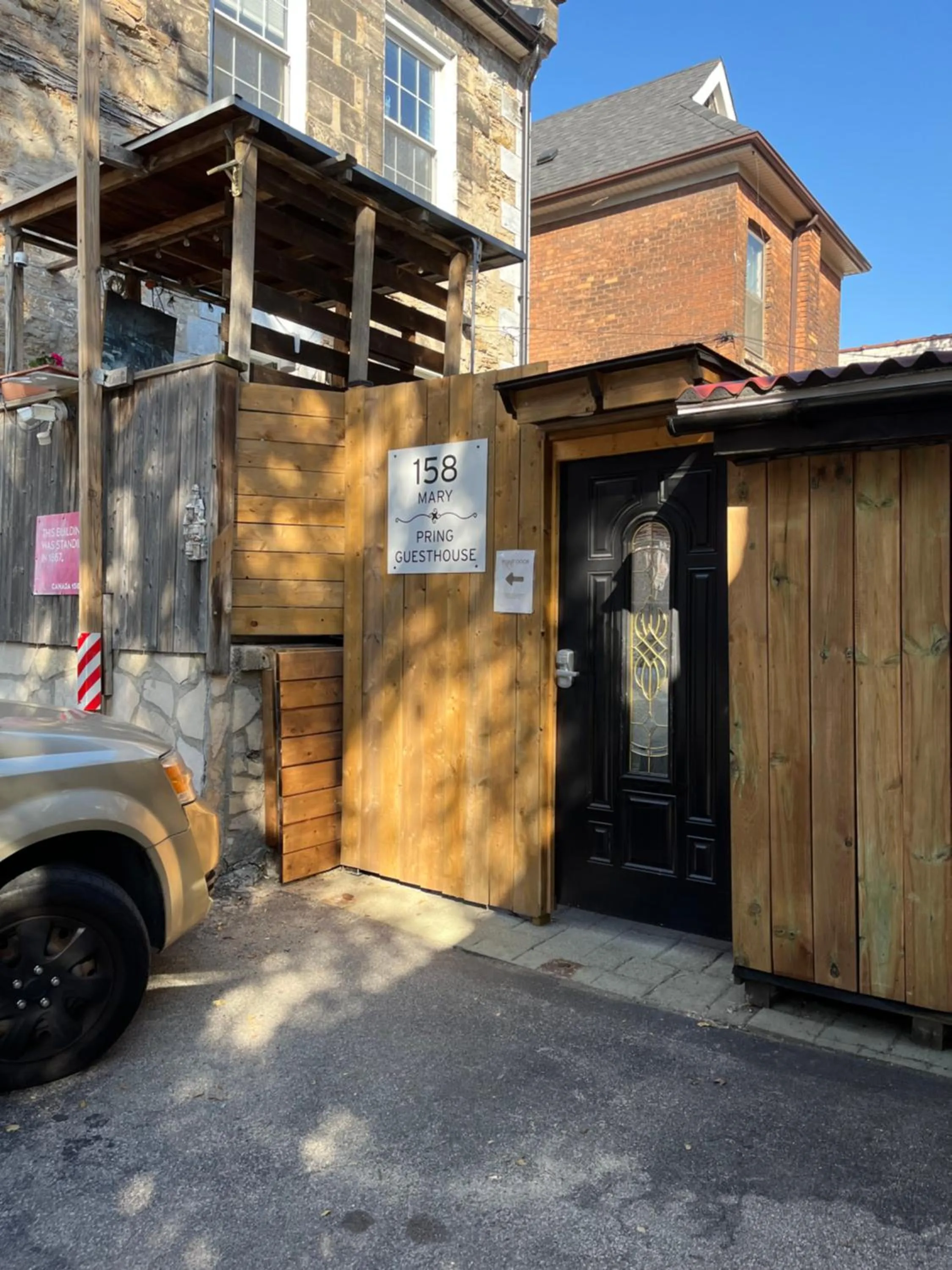Facade/entrance in Pring Guesthouse