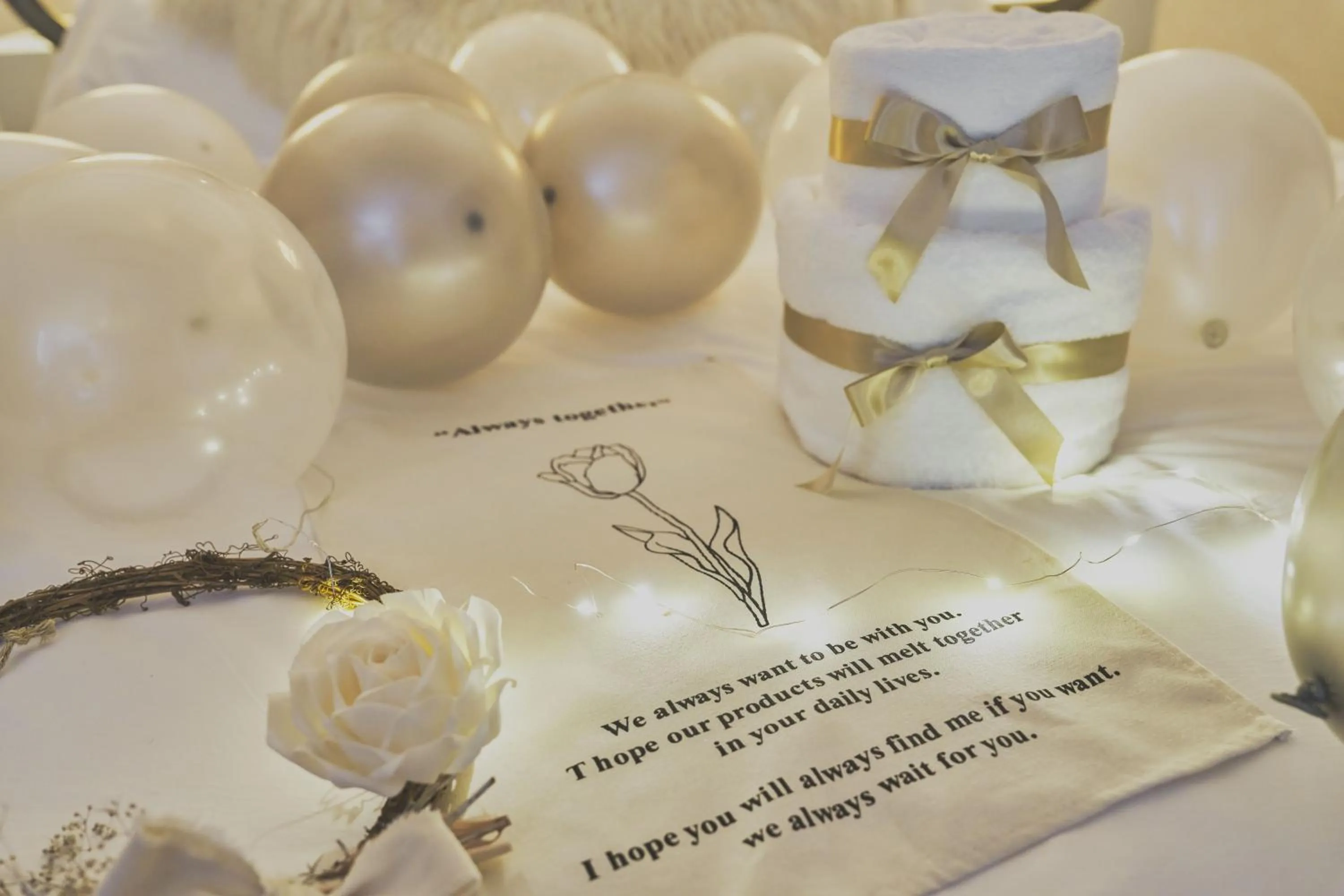 Decorative detail in Harmonie Embrassee