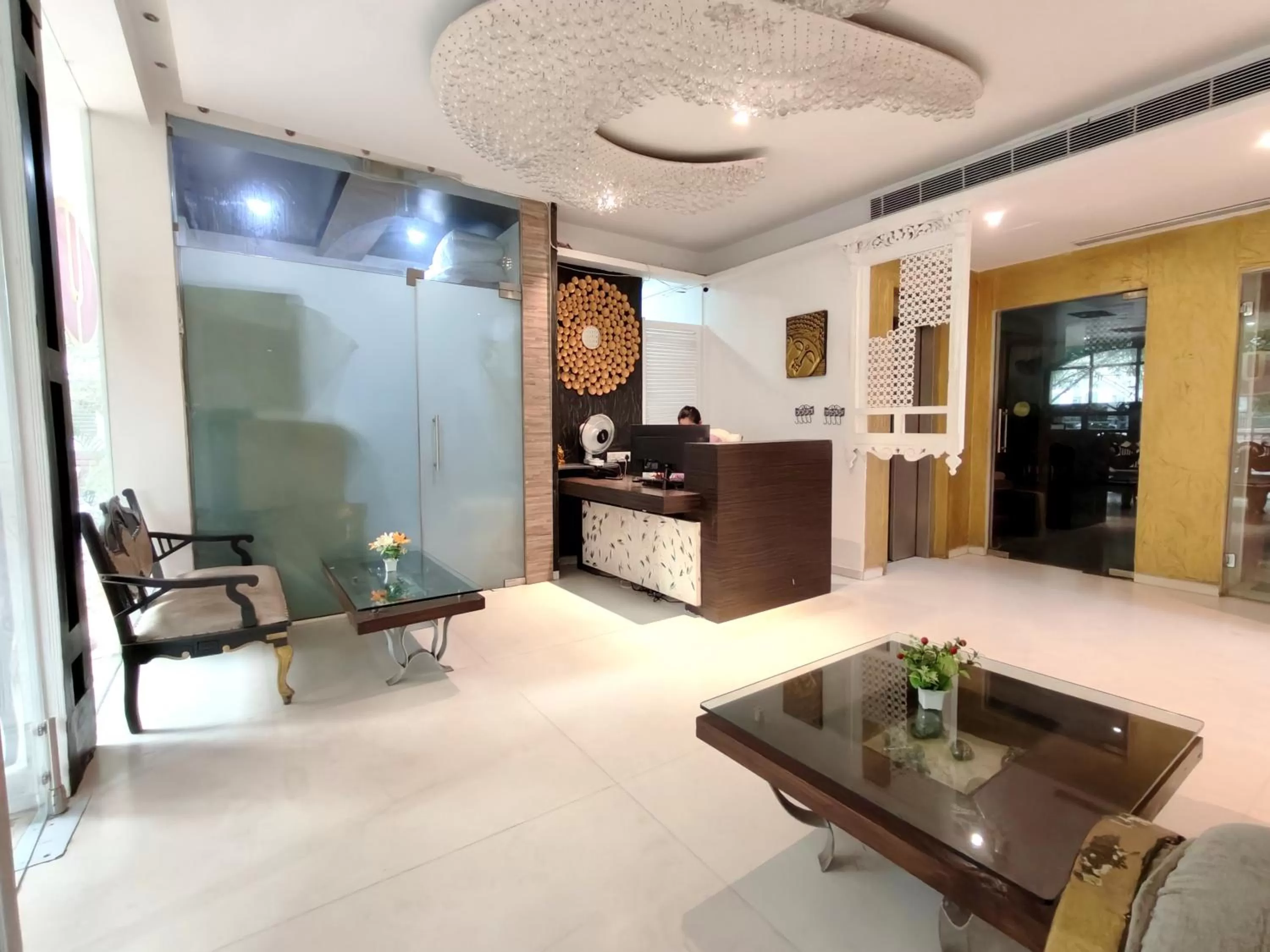 Lobby or reception in The Sky Imperial Hotel Yahvi