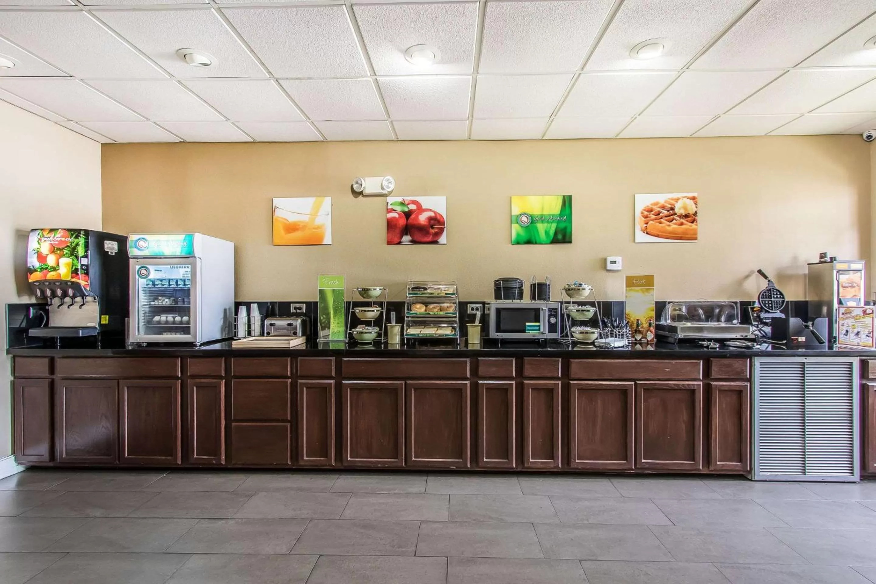 Restaurant/places to eat in Quality Suites New Iberia