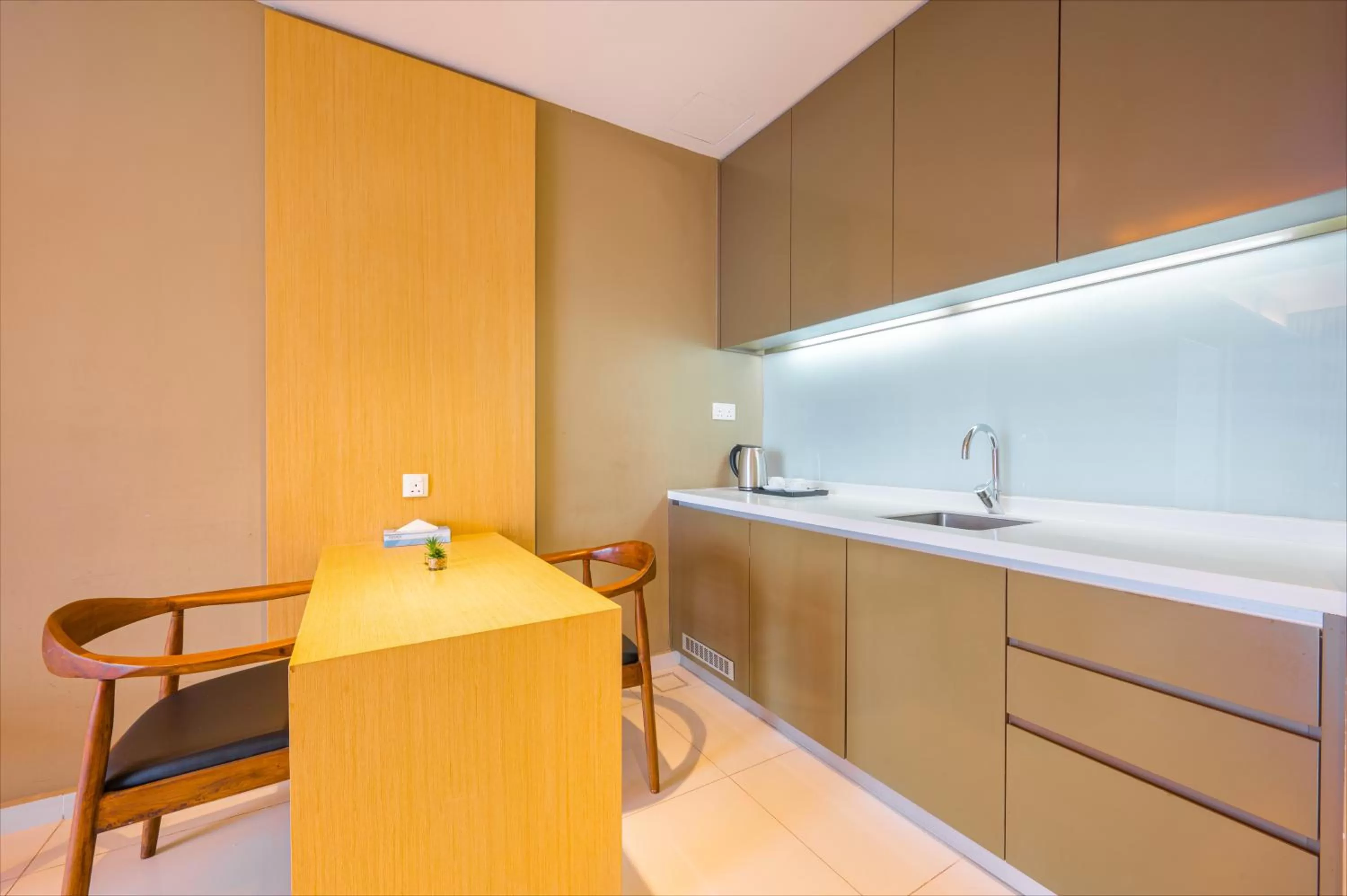 Kitchen or kitchenette in Greystone 99 Suites