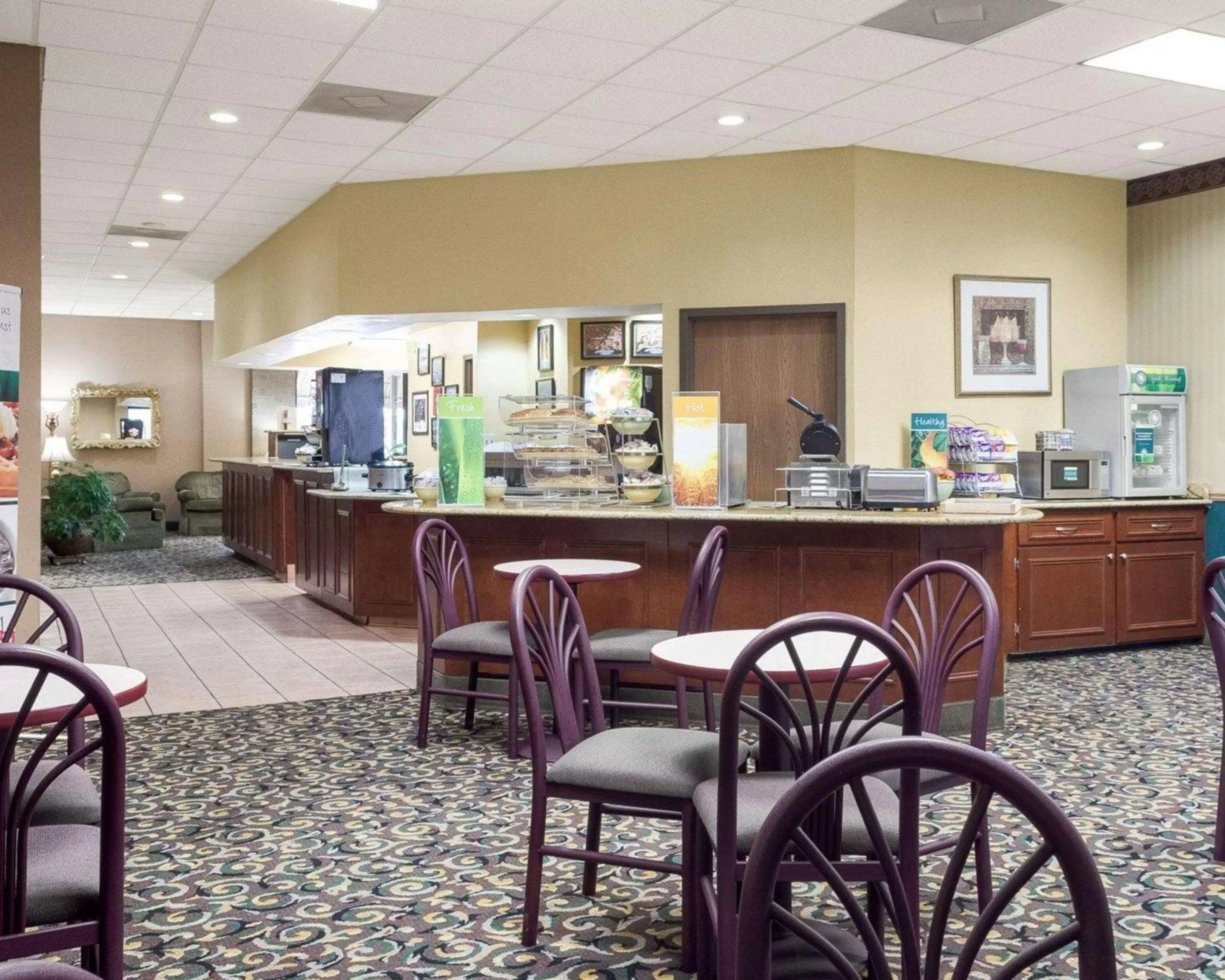 Restaurant/places to eat in Quality Inn Columbus, MS