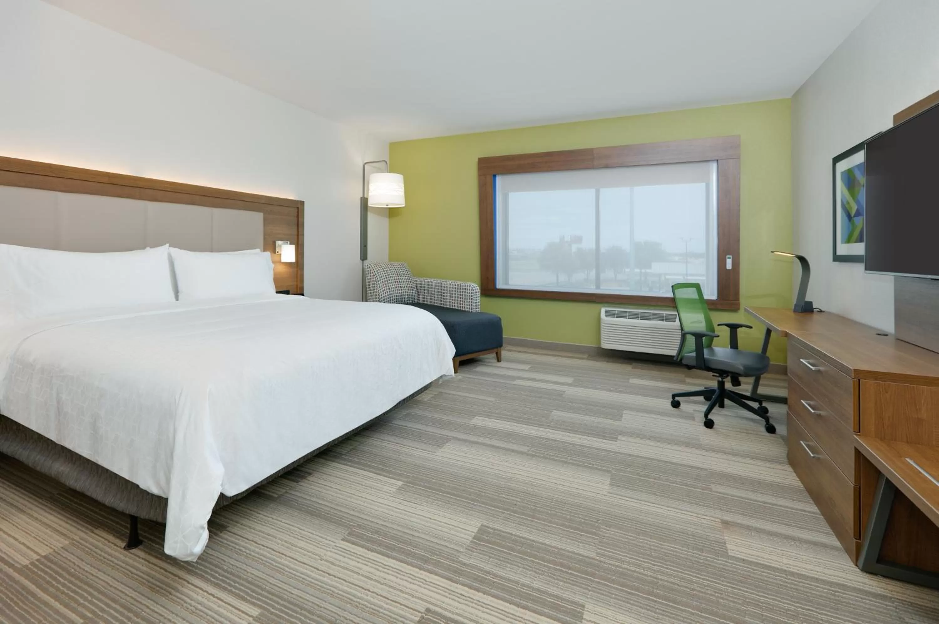 Photo of the whole room, Bed in Holiday Inn Express & Suites Fort Worth North - Northlake by IHG