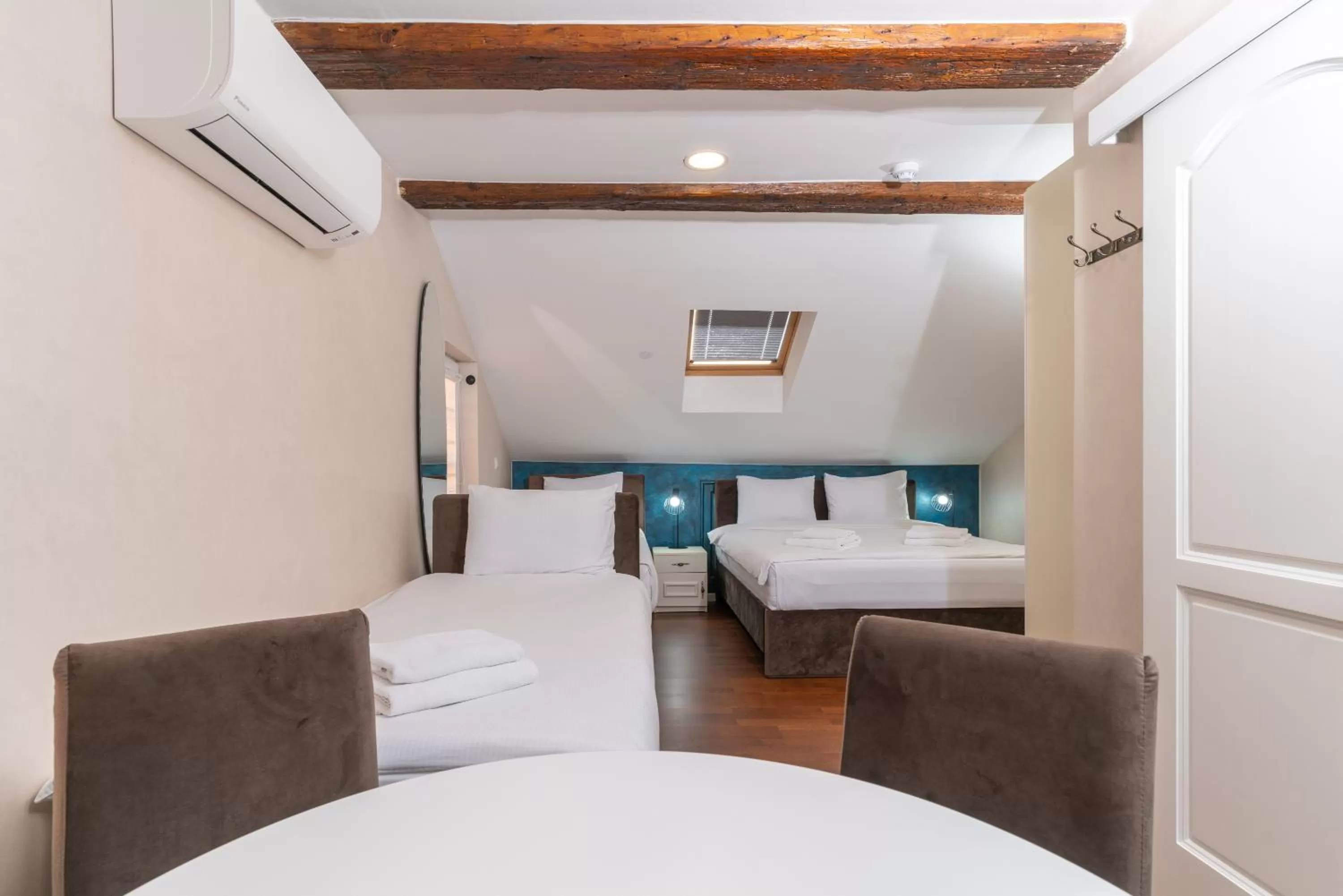 Photo of the whole room, Bed in Ornament Hotel