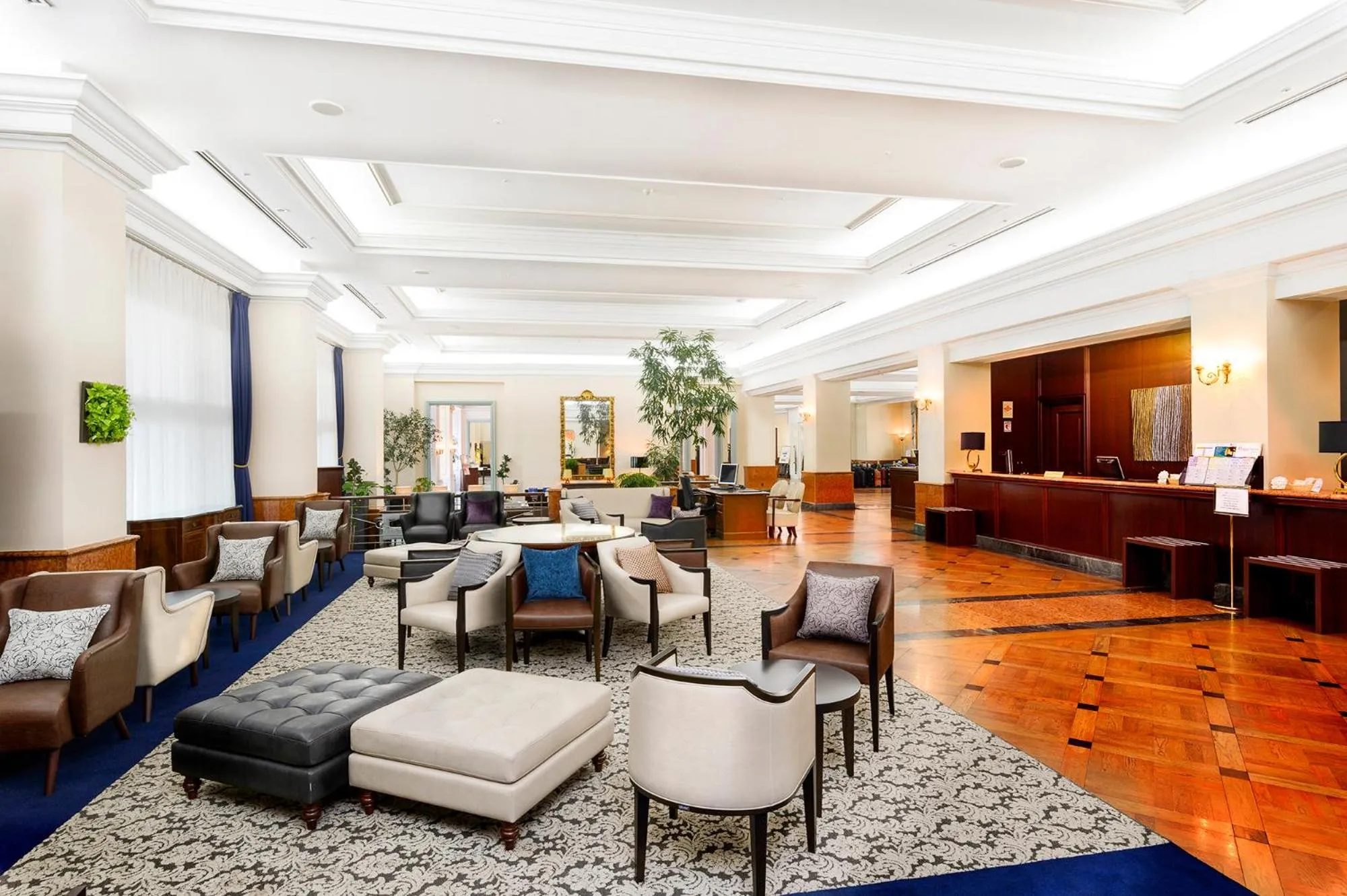 Lobby or reception in Hotel Den Haag Huis Ten Bosch