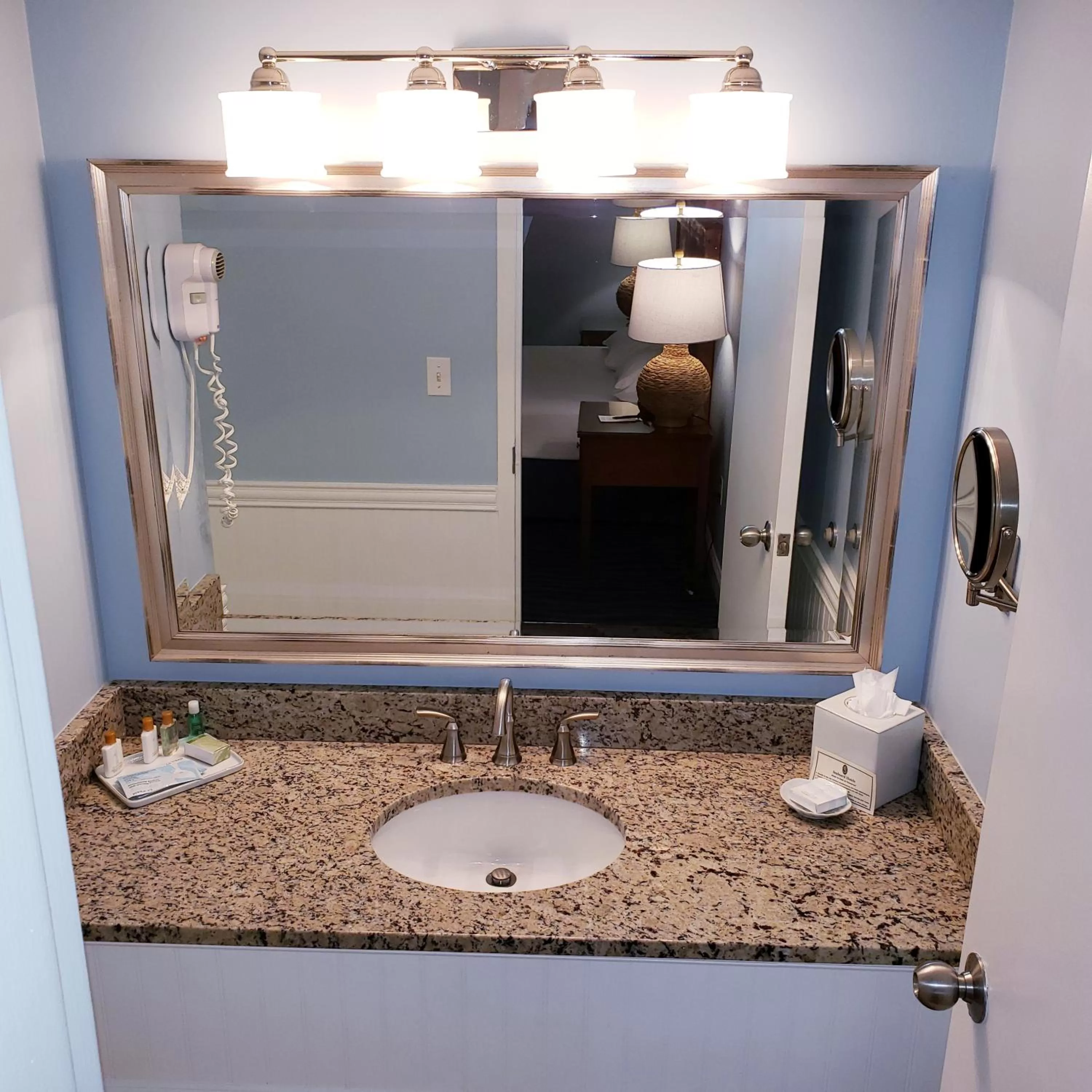 Bathroom in Avenue Inn & Spa
