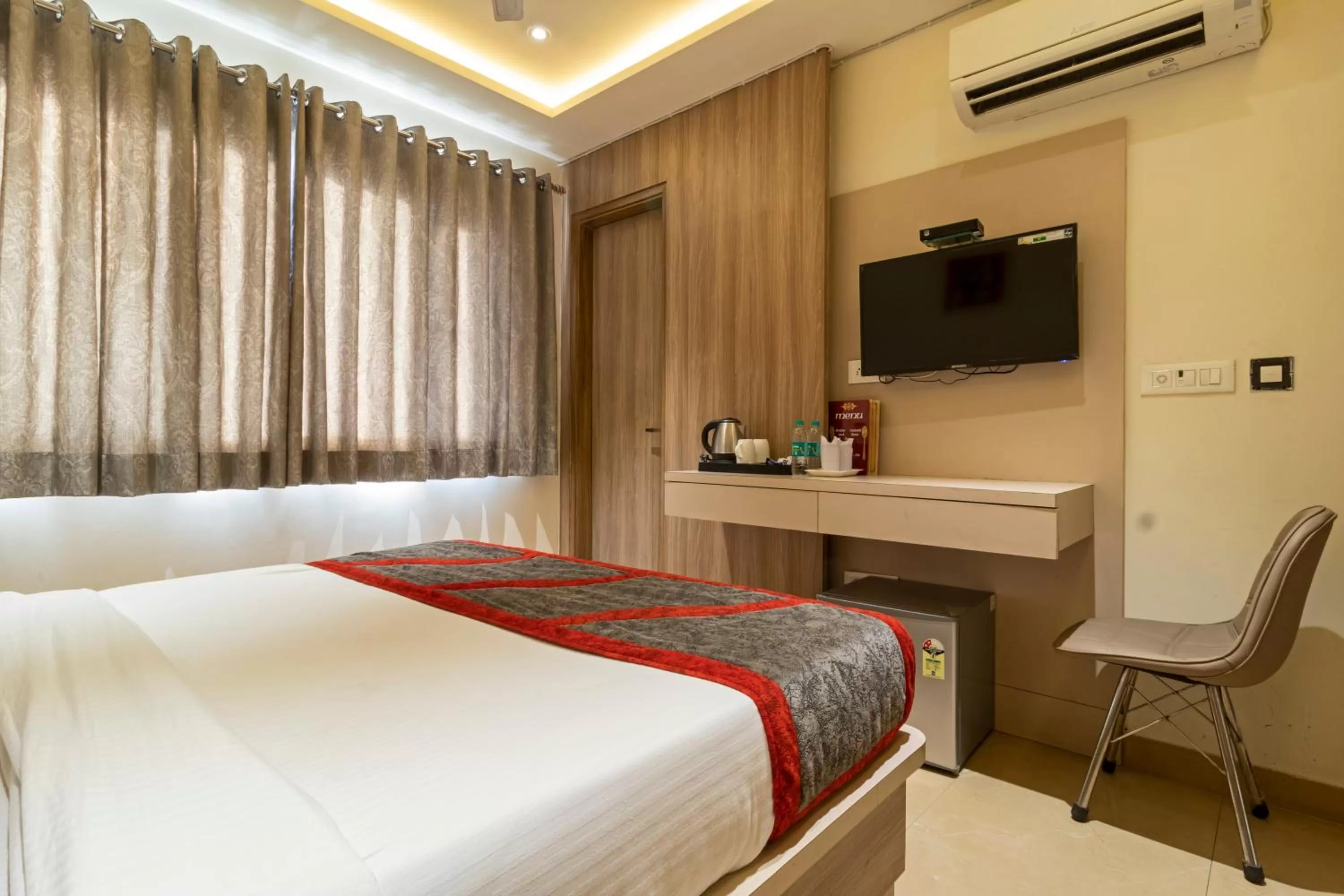 Bedroom, Bed in Hotel Tripple Tree - Karol Bagh