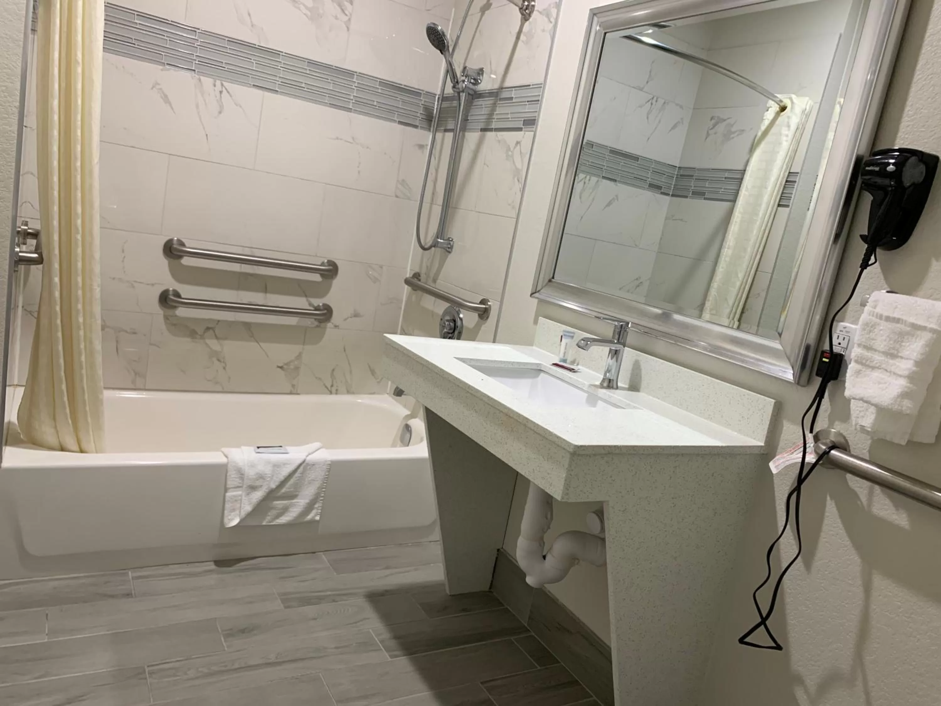 Bathroom in Scottish Inn & Suites - IAH Airport