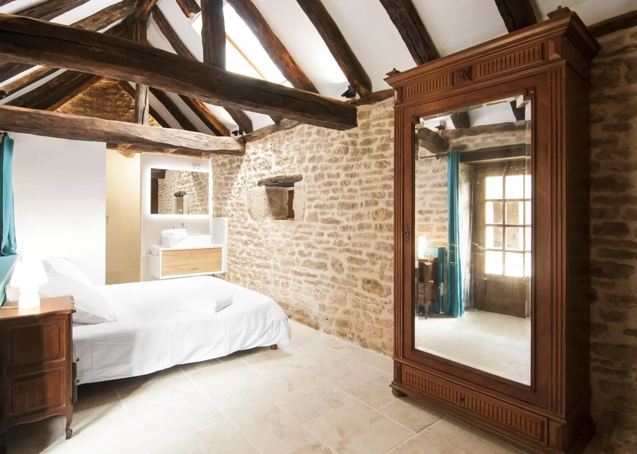Bedroom, Bed in Jardin des Sens, la Rente d'Eguilly