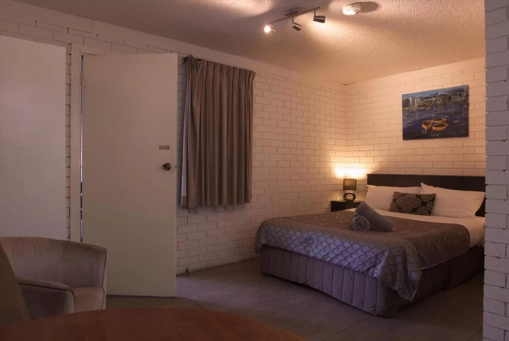 Standard Queen Room in Tuncurry Motor Lodge Standard Queen Room in Tuncurry Motor Lodge