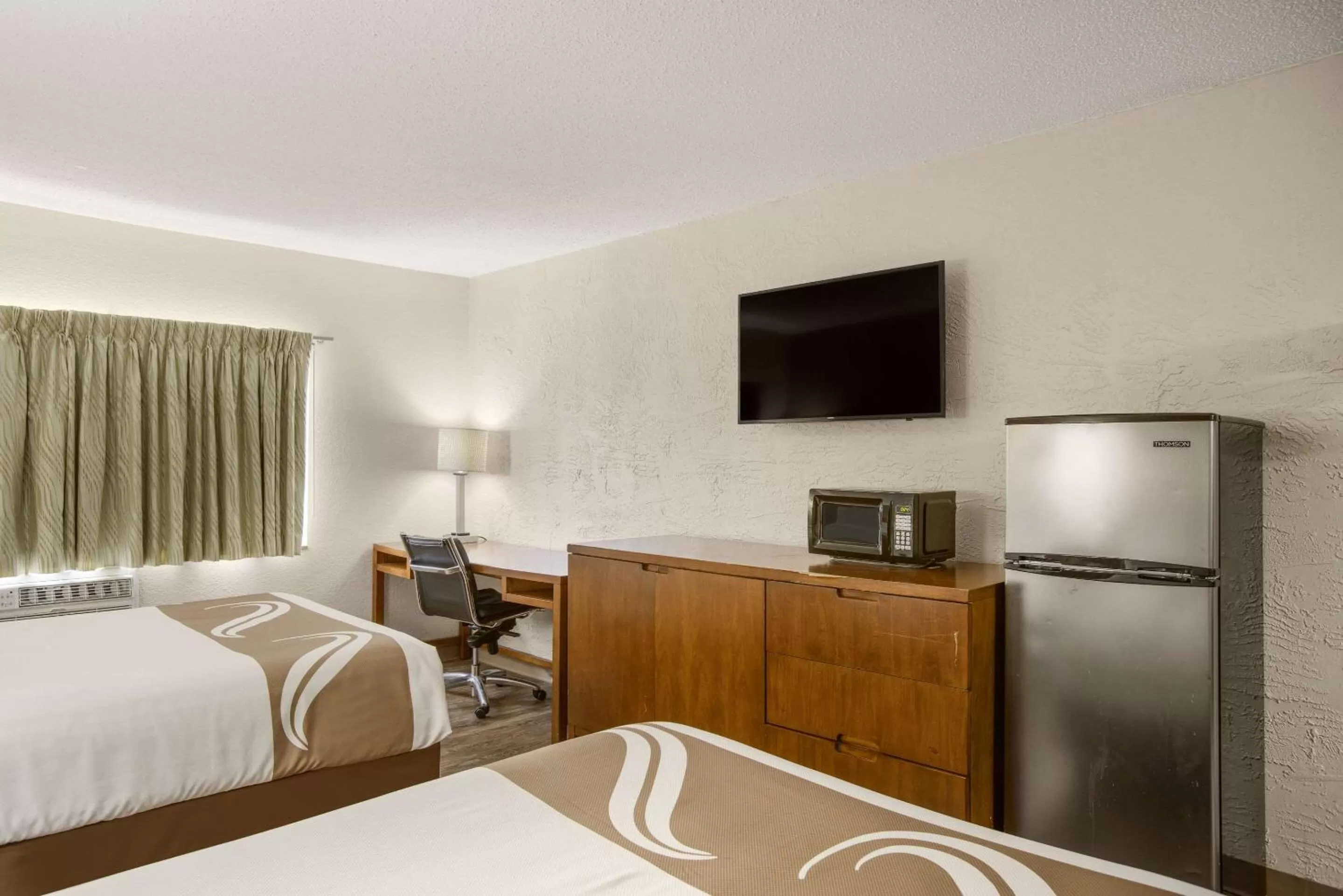Bedroom, Bed in Rodeway Inn & Suites Grand Rapids Southeast