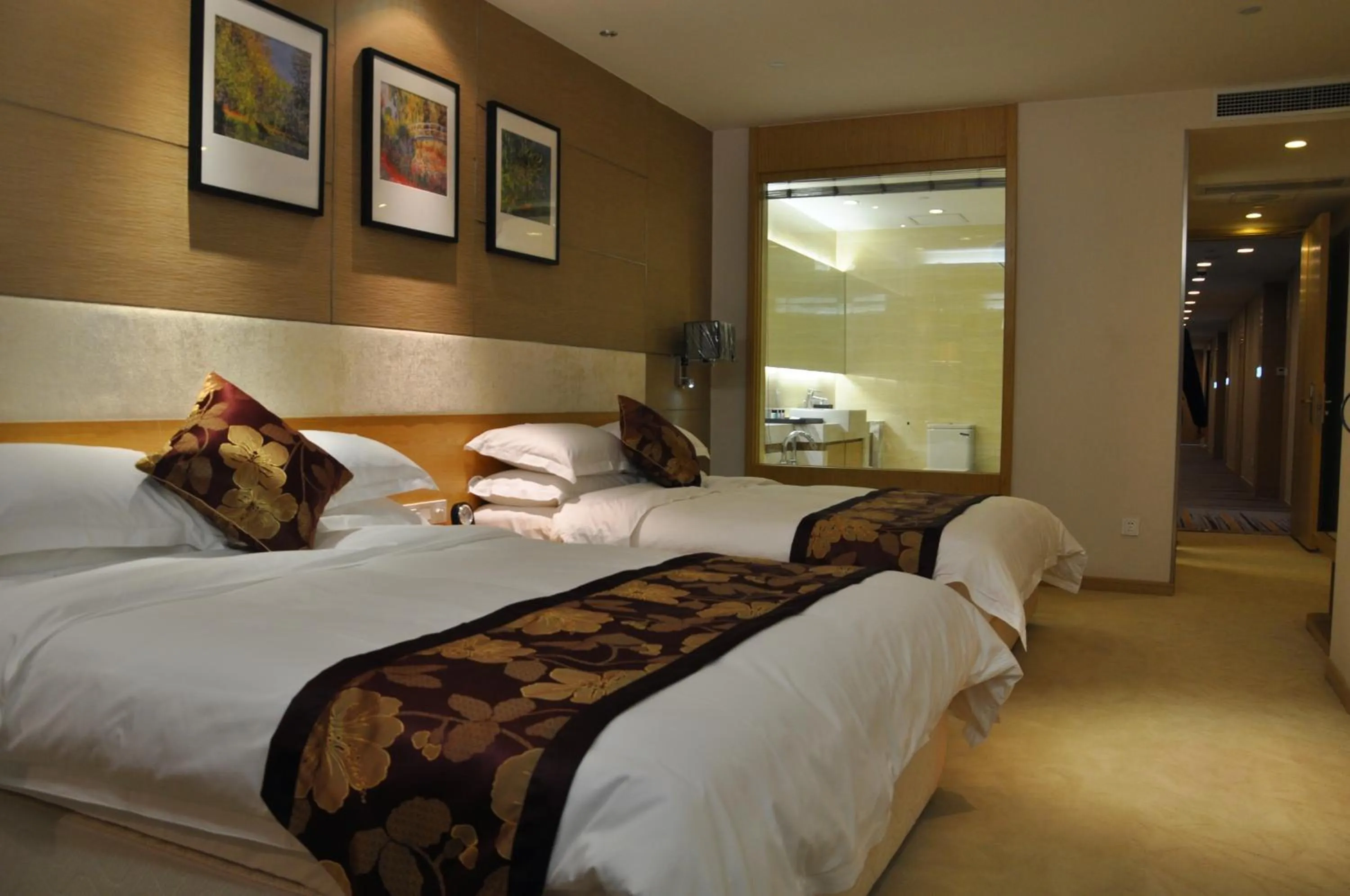 Bed in Suzhou Sun Plaza Hotel