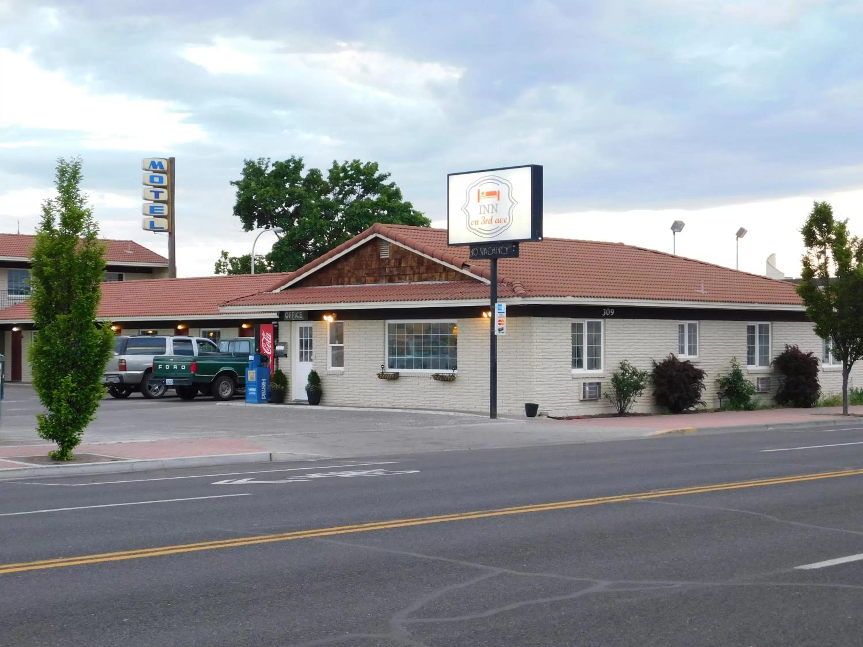 Property Building in Inn On 3rd Ave
