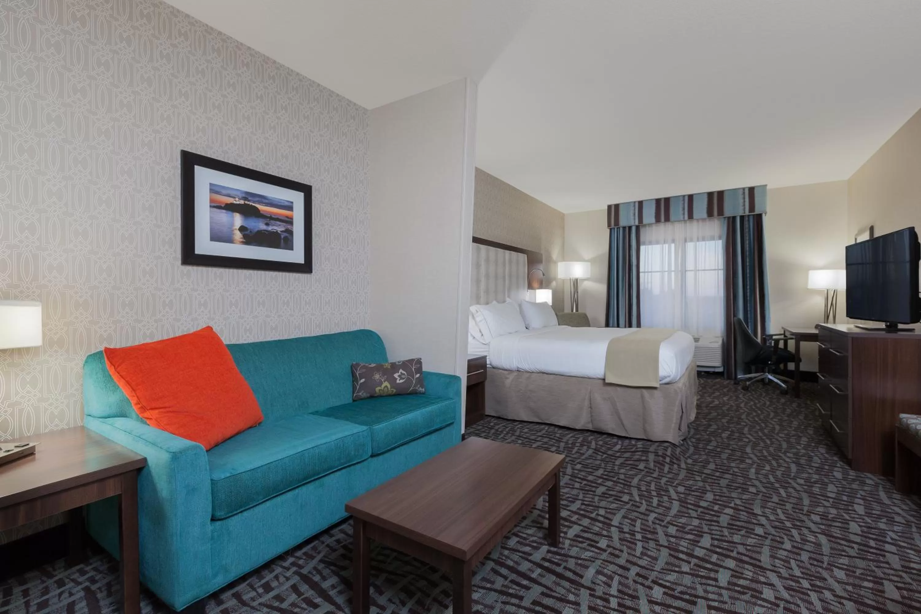 Photo of the whole room in Holiday Inn Express & Suites Eureka by IHG