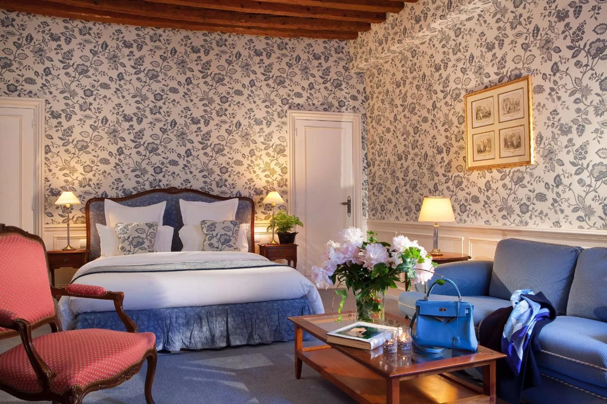 Bedroom, Bed in Hotel d'Angleterre